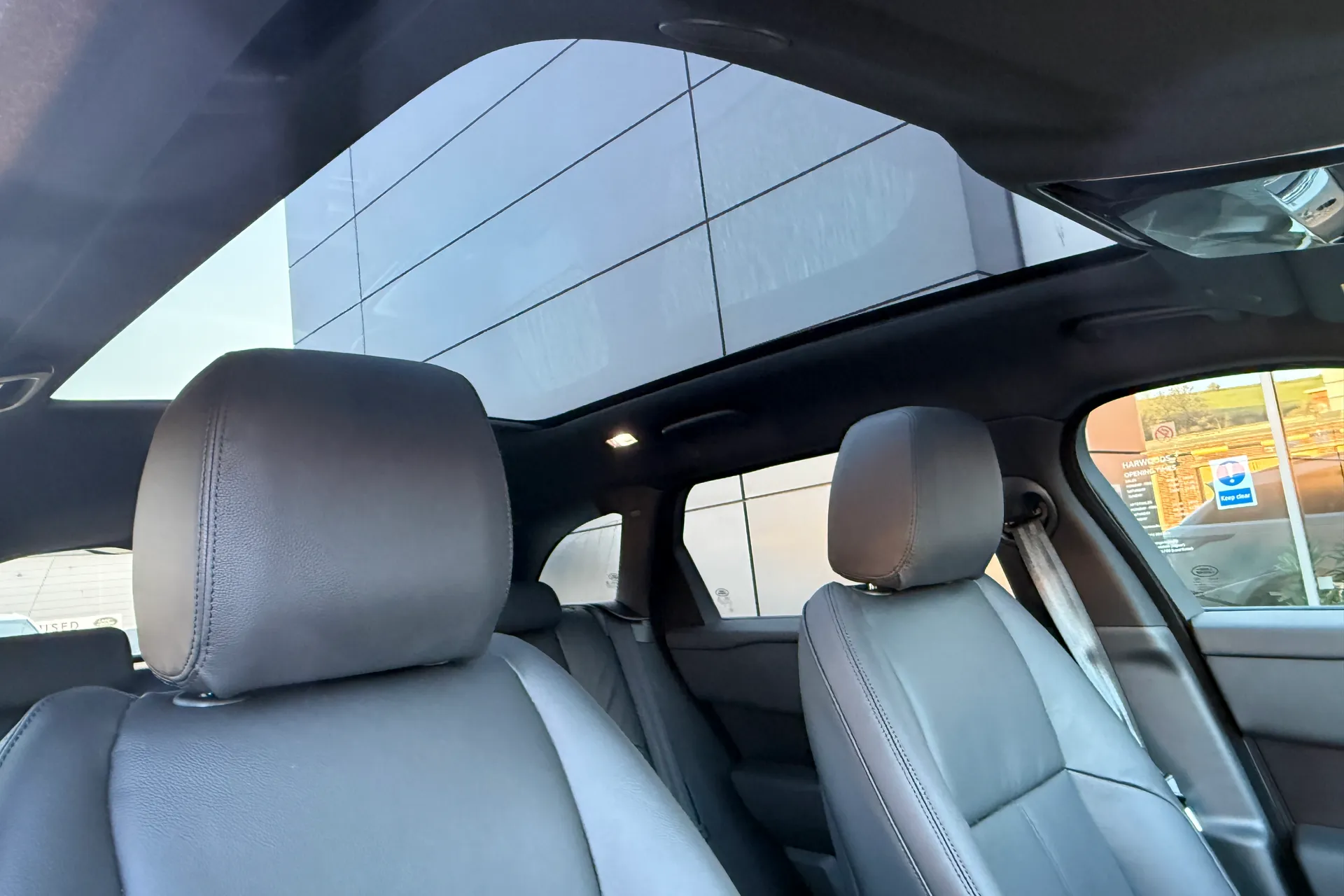 LAND ROVER RANGE ROVER VELAR thumbnail image number 9