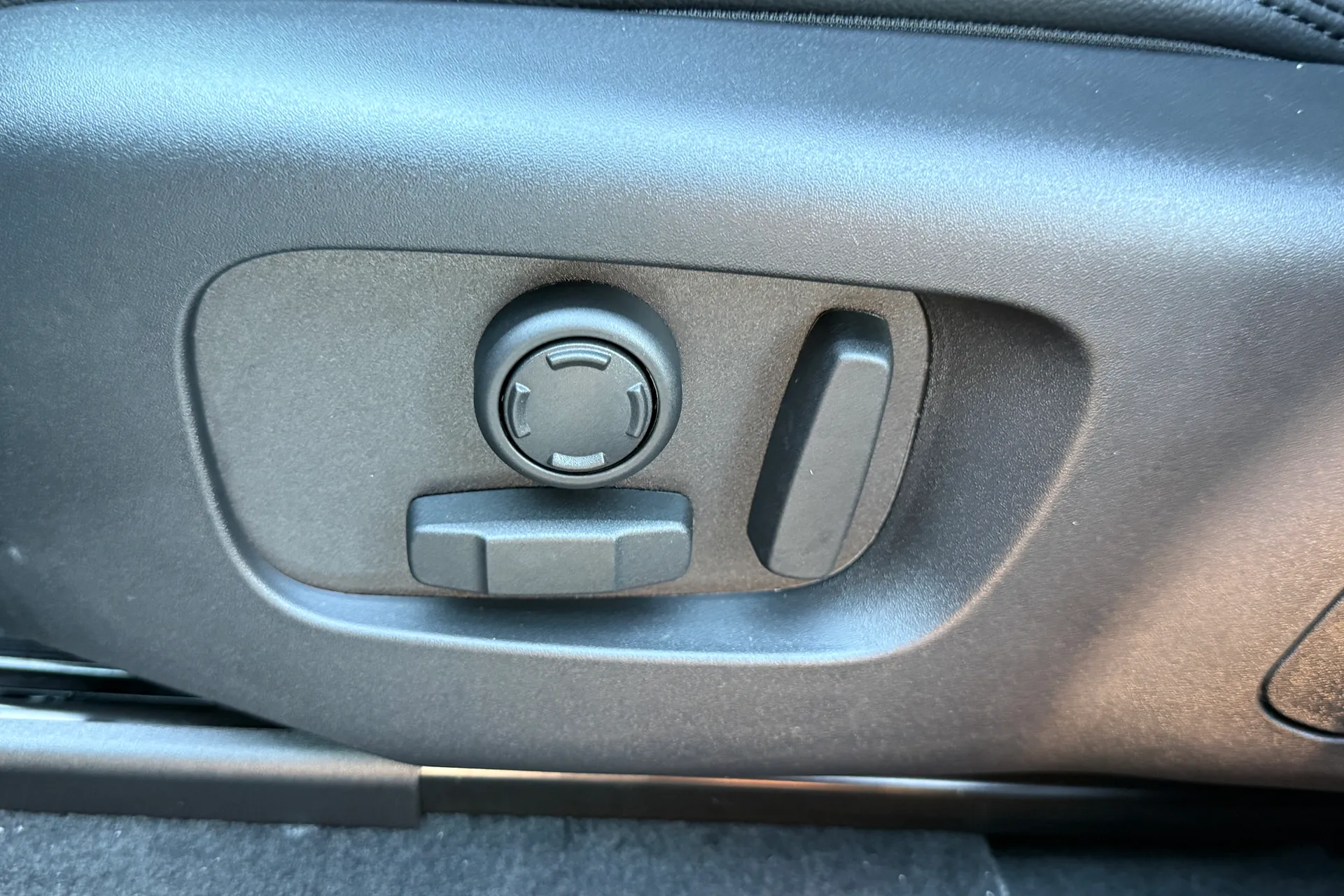 LAND ROVER RANGE ROVER VELAR thumbnail image number 46