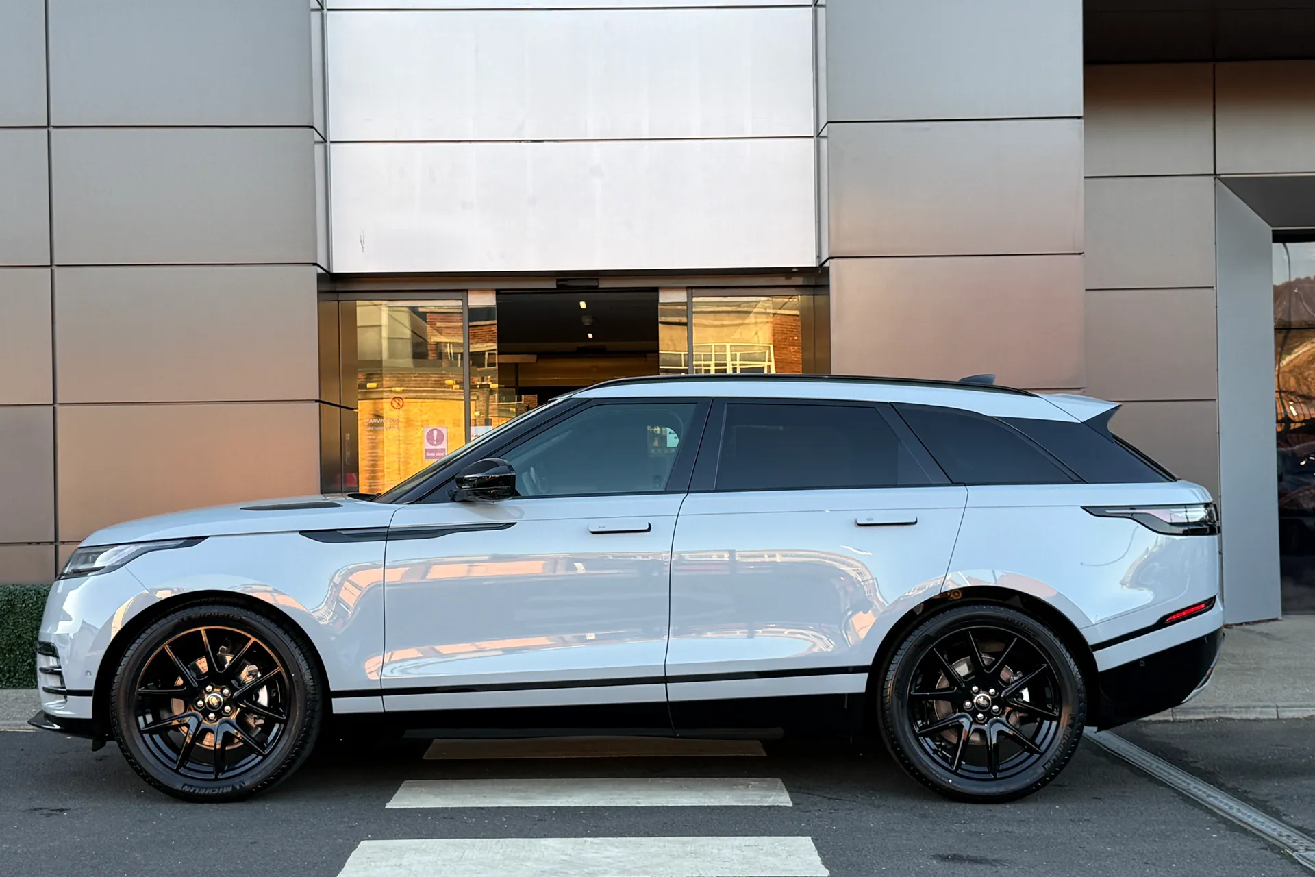 LAND ROVER RANGE ROVER VELAR thumbnail image number 6