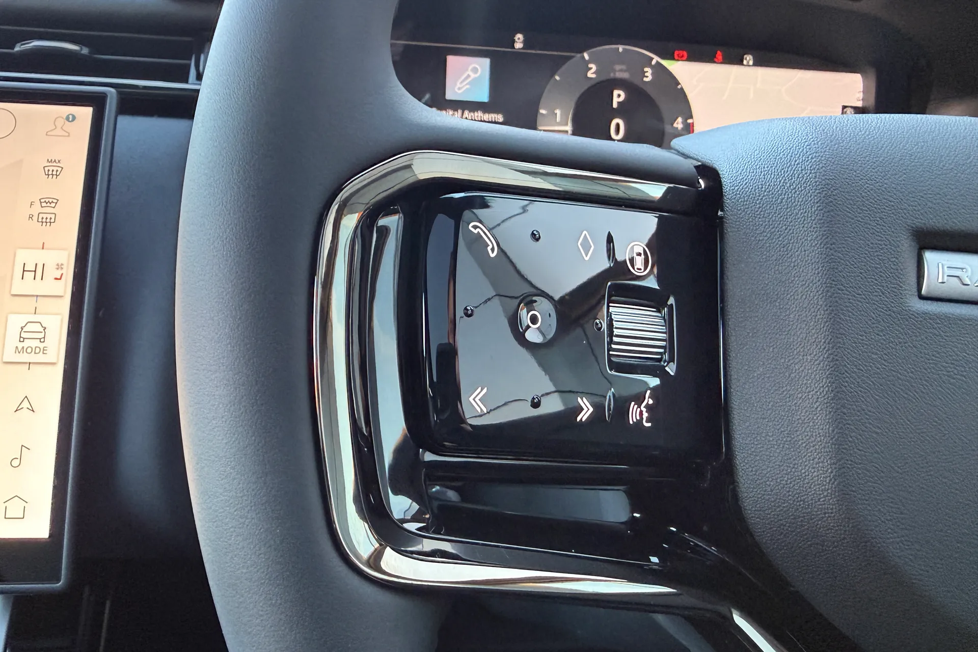 LAND ROVER RANGE ROVER VELAR thumbnail image number 30