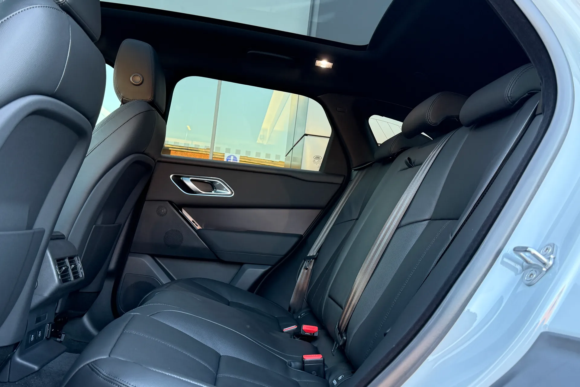 LAND ROVER RANGE ROVER VELAR thumbnail image number 47