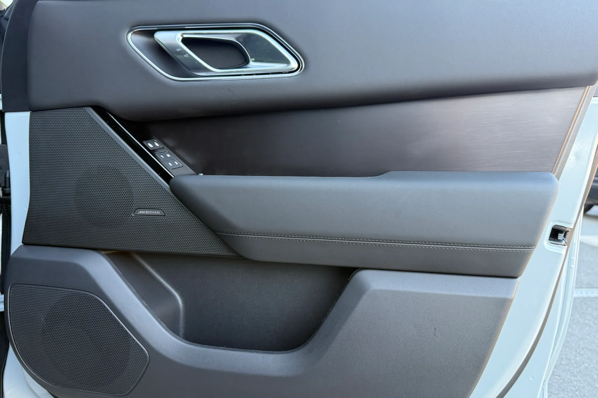 LAND ROVER RANGE ROVER VELAR thumbnail image number 19