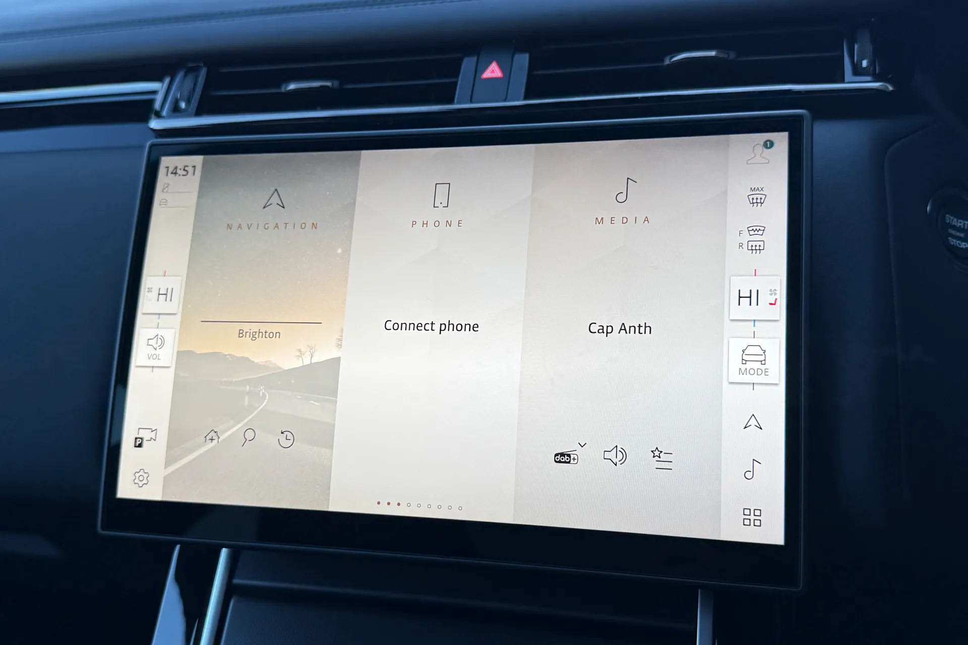 LAND ROVER RANGE ROVER VELAR thumbnail image number 51