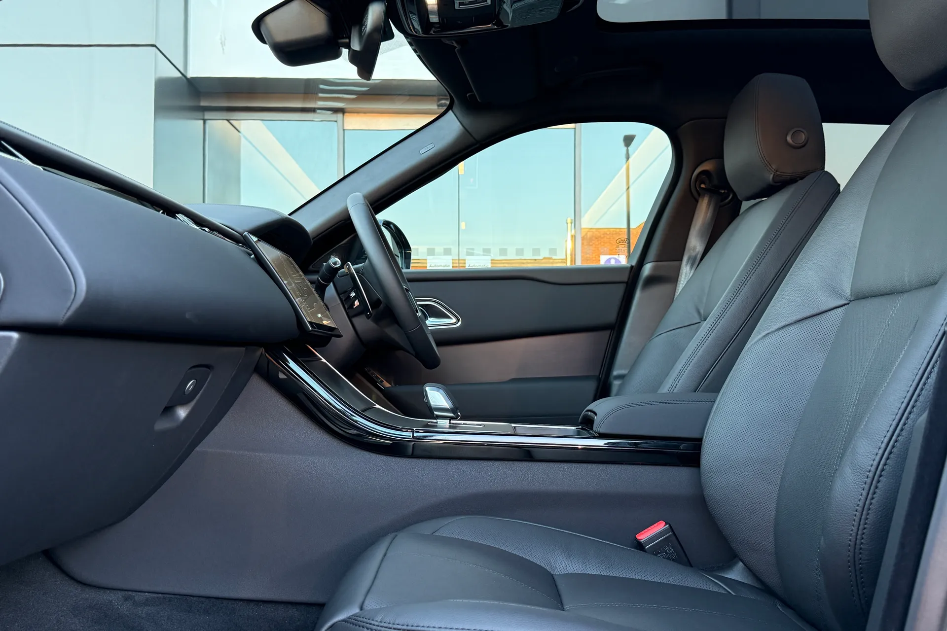 LAND ROVER RANGE ROVER VELAR thumbnail image number 44