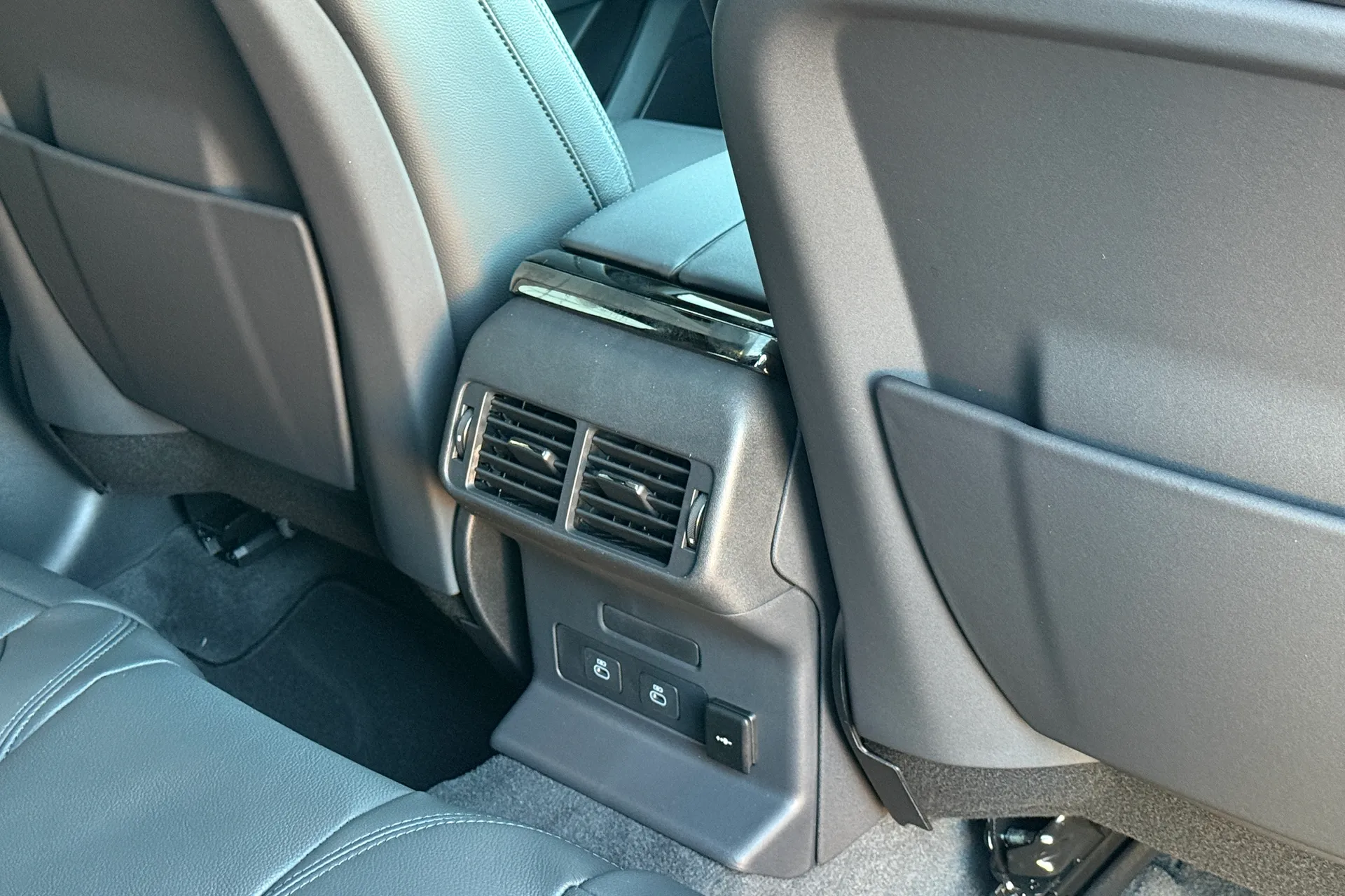 LAND ROVER RANGE ROVER VELAR thumbnail image number 39