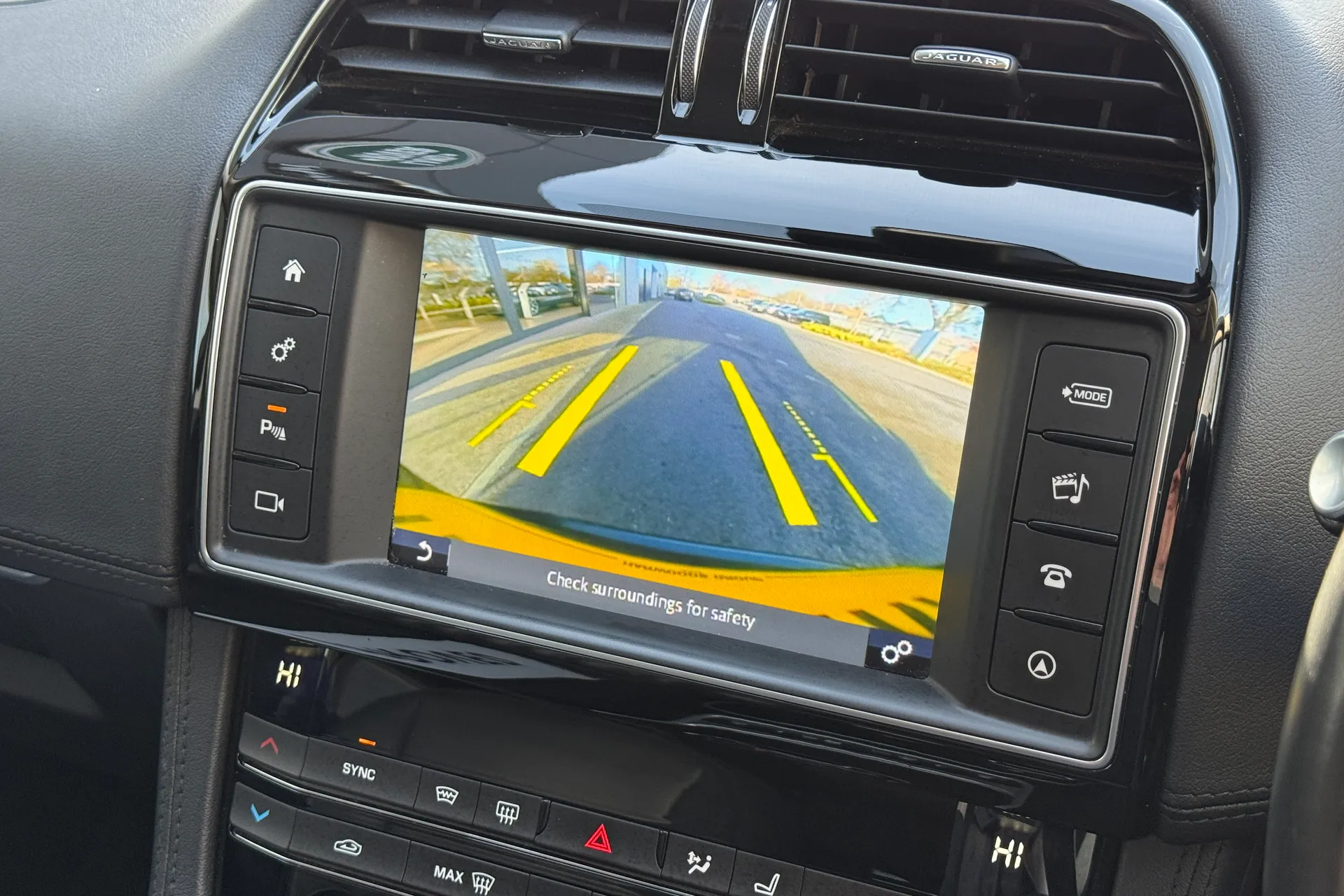 Jaguar F-PACE thumbnail image number 4