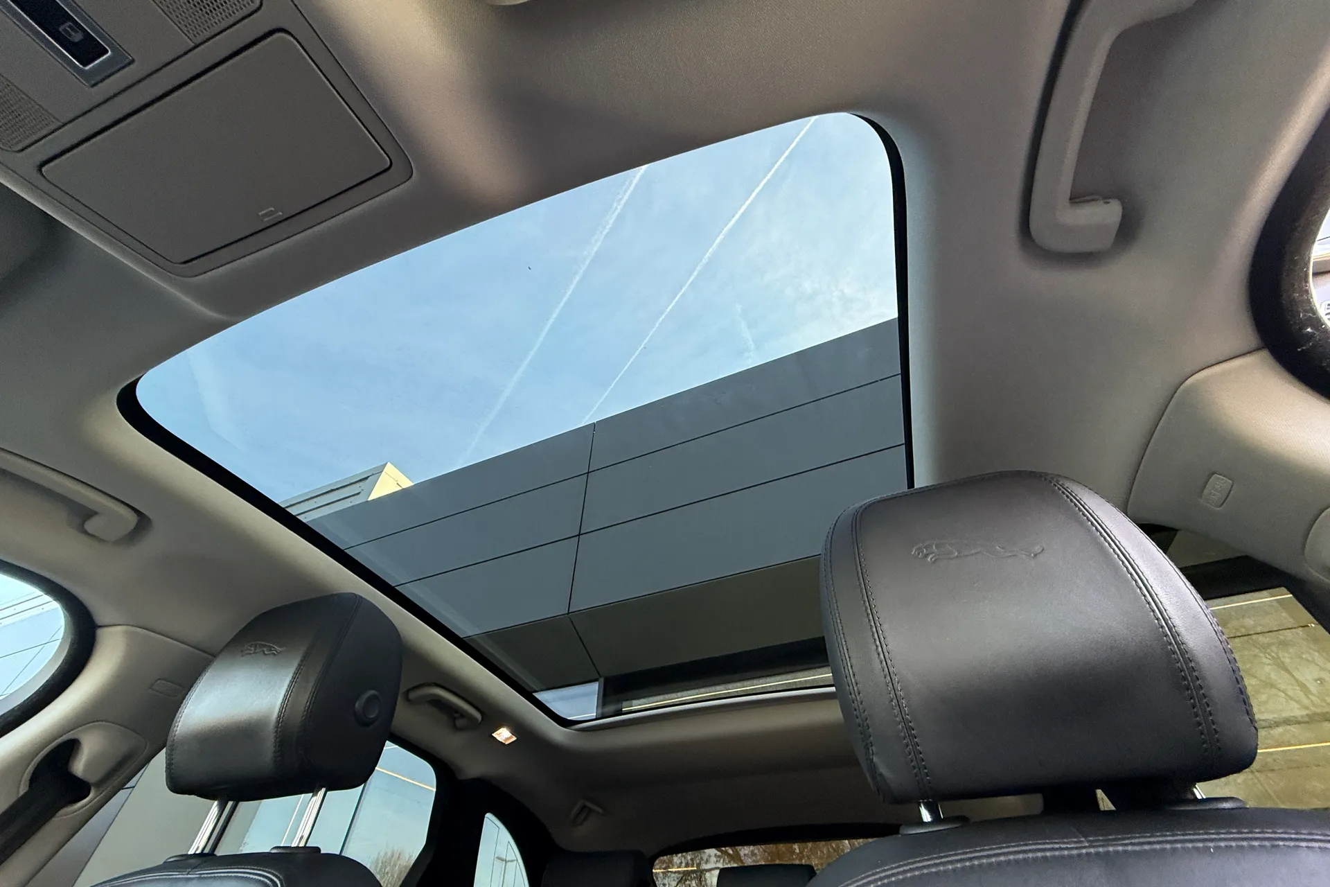 Jaguar F-PACE thumbnail image number 5