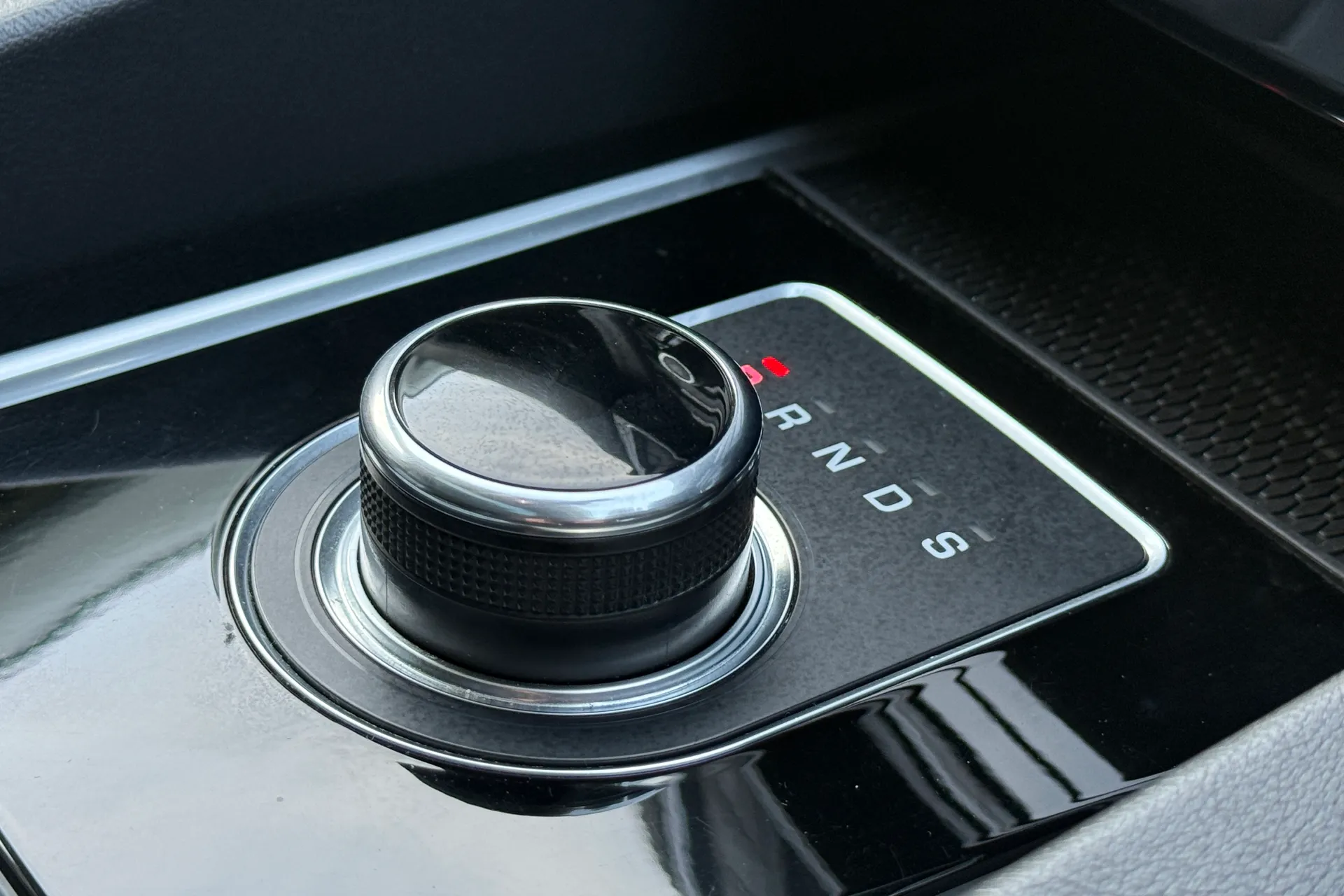 Jaguar F-PACE thumbnail image number 20