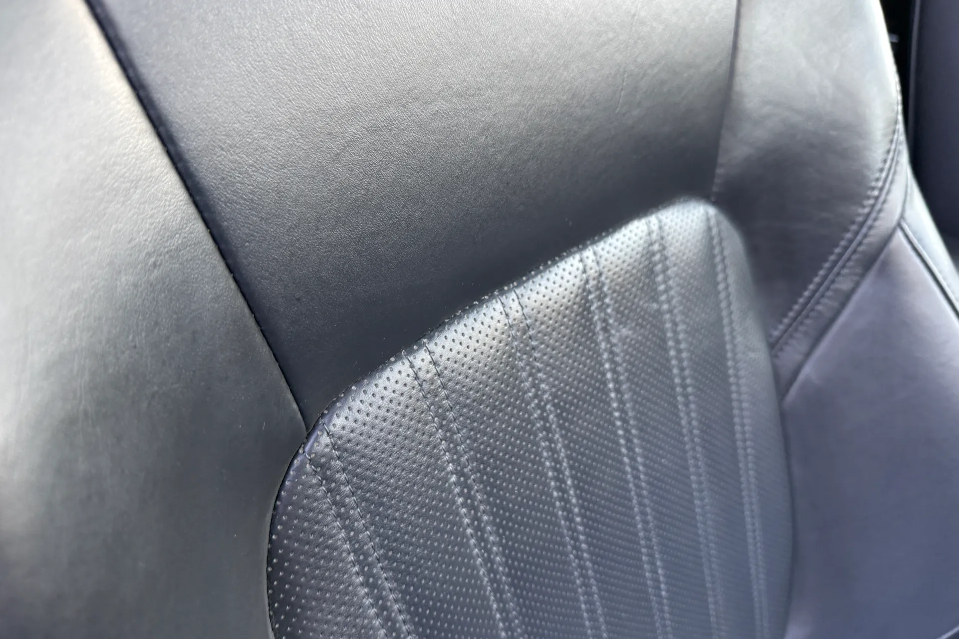 Jaguar F-PACE thumbnail image number 33