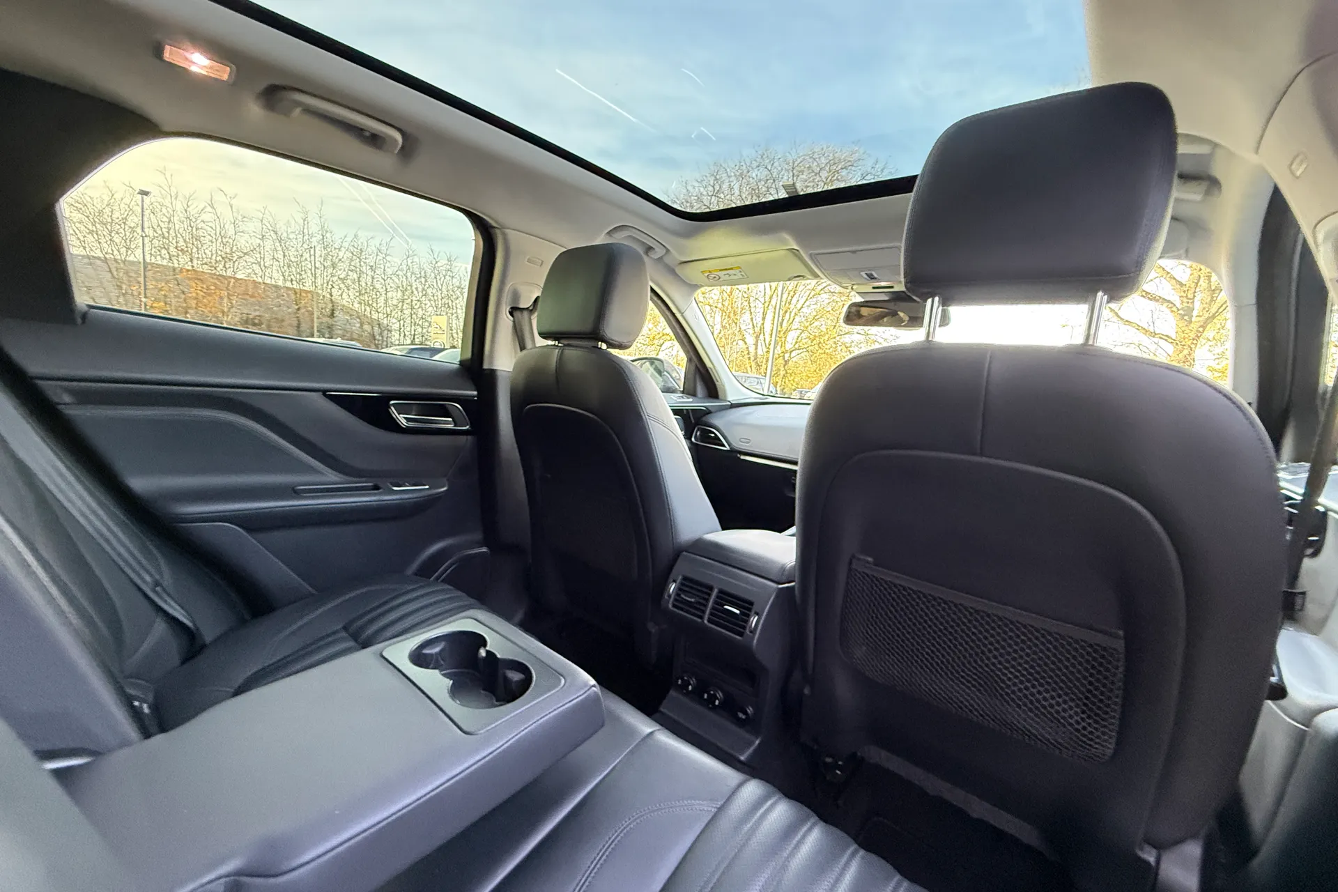 Jaguar F-PACE thumbnail image number 42