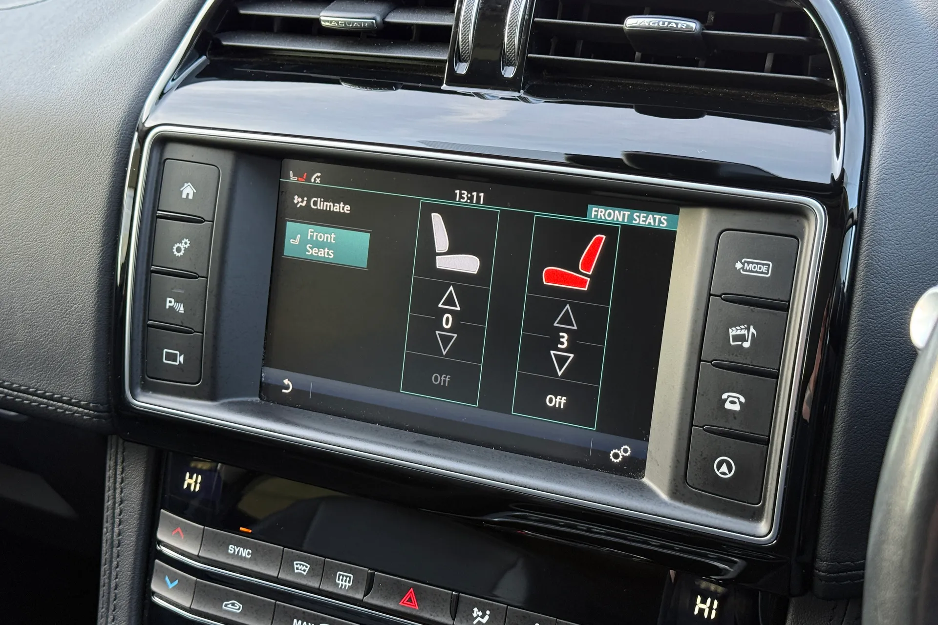 Jaguar F-PACE thumbnail image number 18