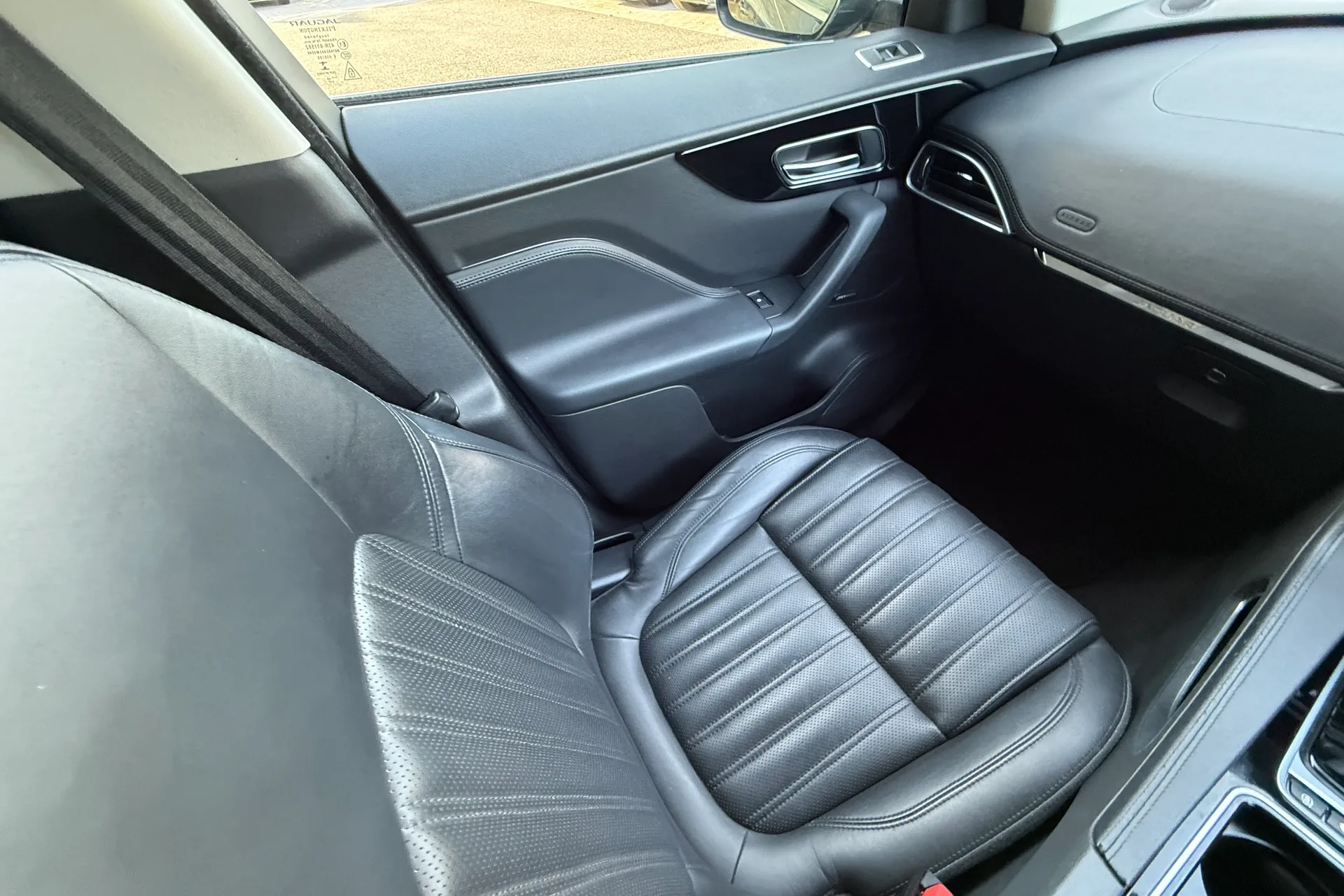 Jaguar F-PACE thumbnail image number 12