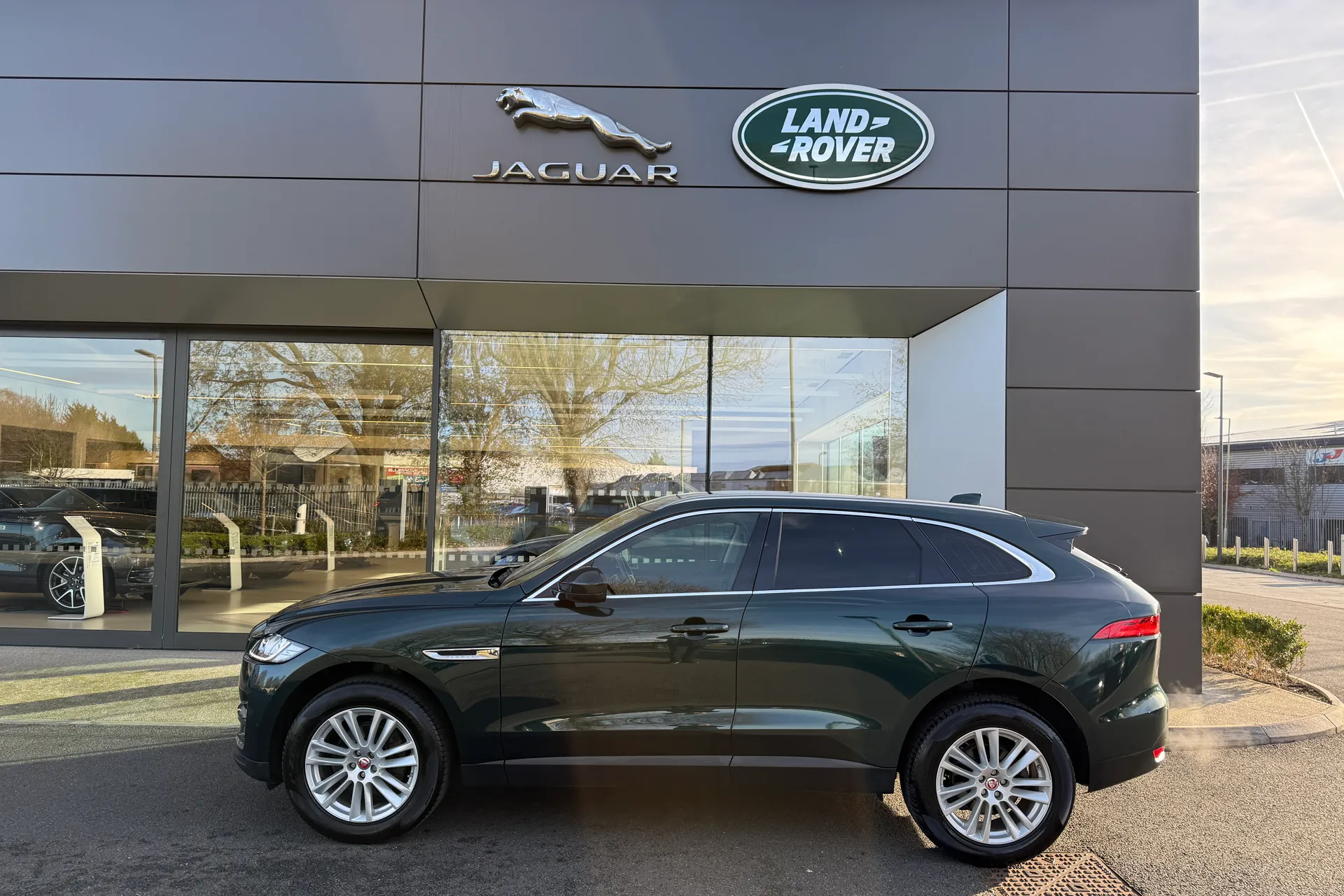 Jaguar F-PACE thumbnail image number 26