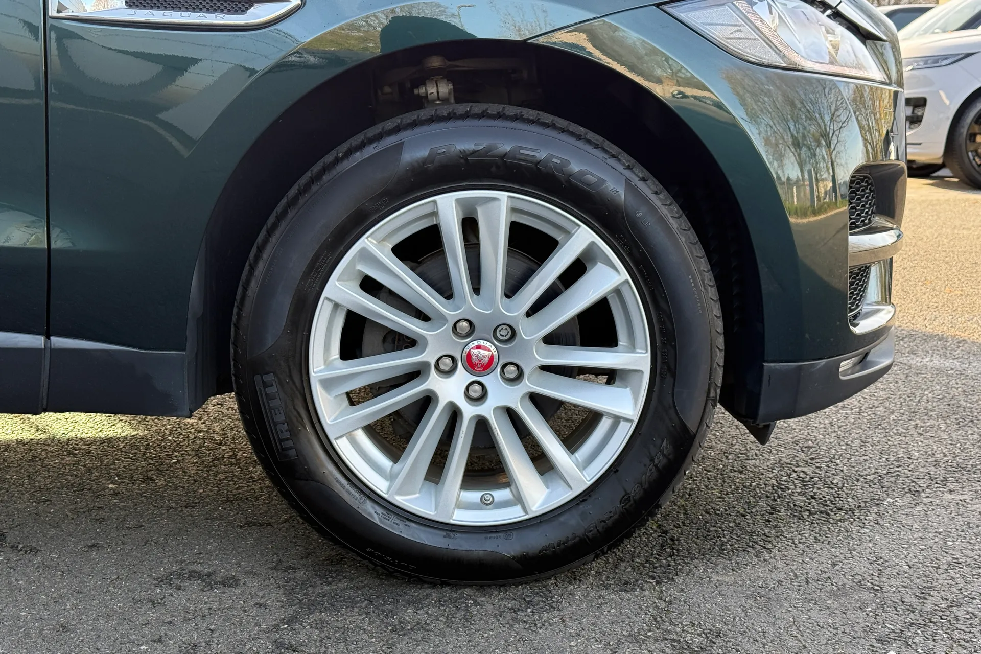 Jaguar F-PACE thumbnail image number 22