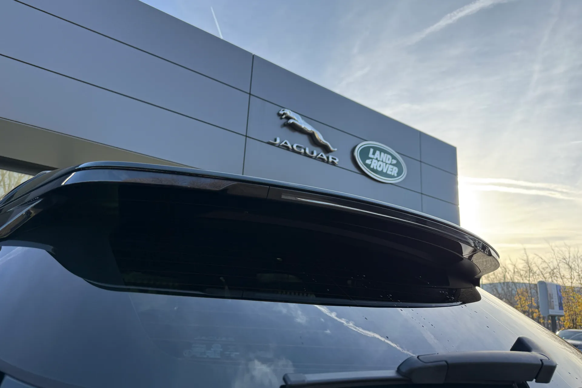 Jaguar F-PACE thumbnail image number 32