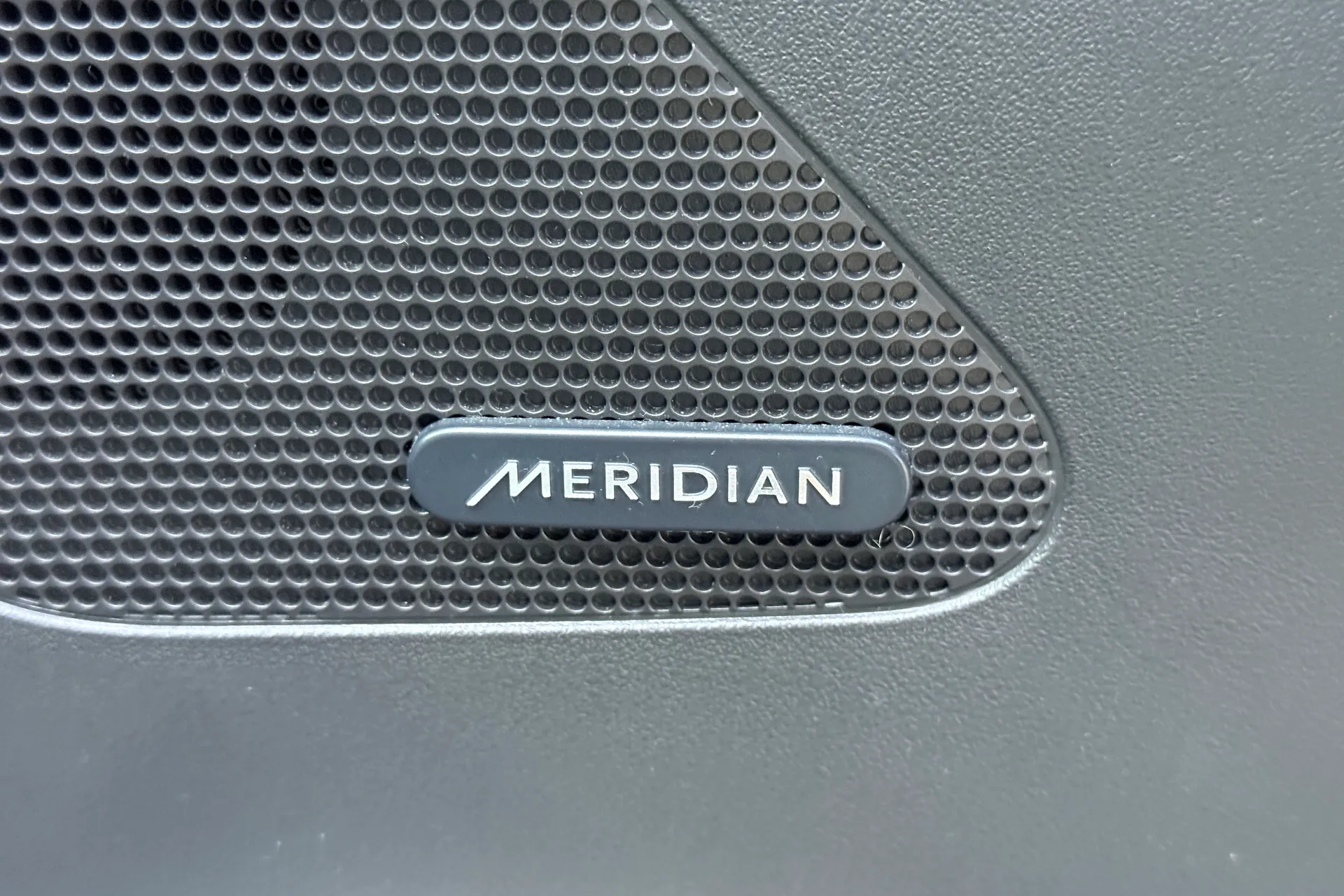 Jaguar F-PACE thumbnail image number 21