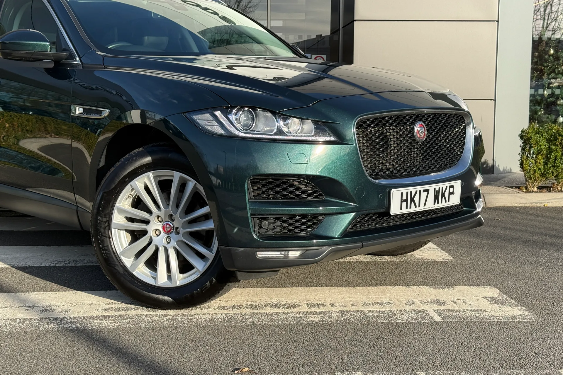 Jaguar F-PACE thumbnail image number 30
