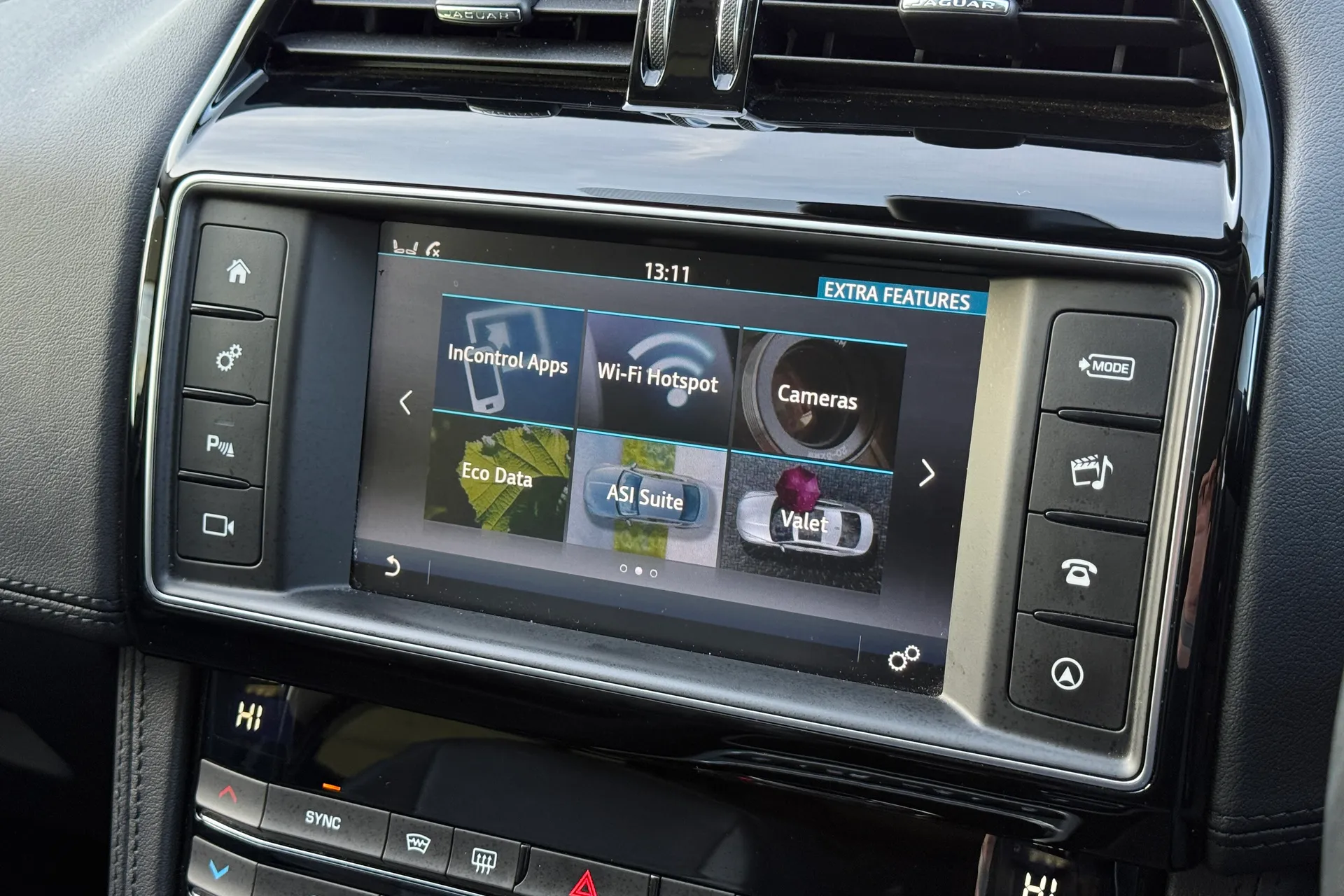 Jaguar F-PACE thumbnail image number 46