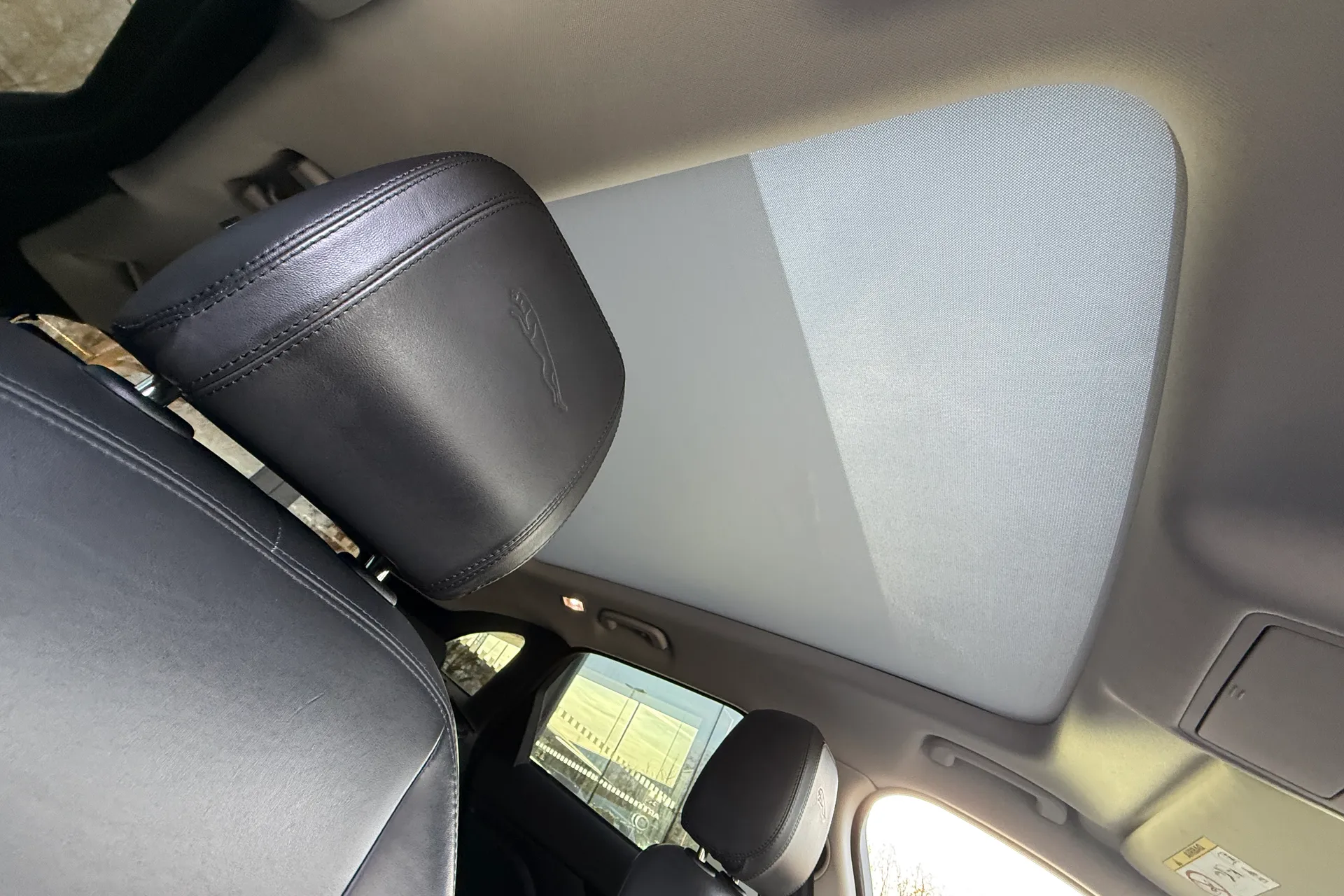 Jaguar F-PACE thumbnail image number 36