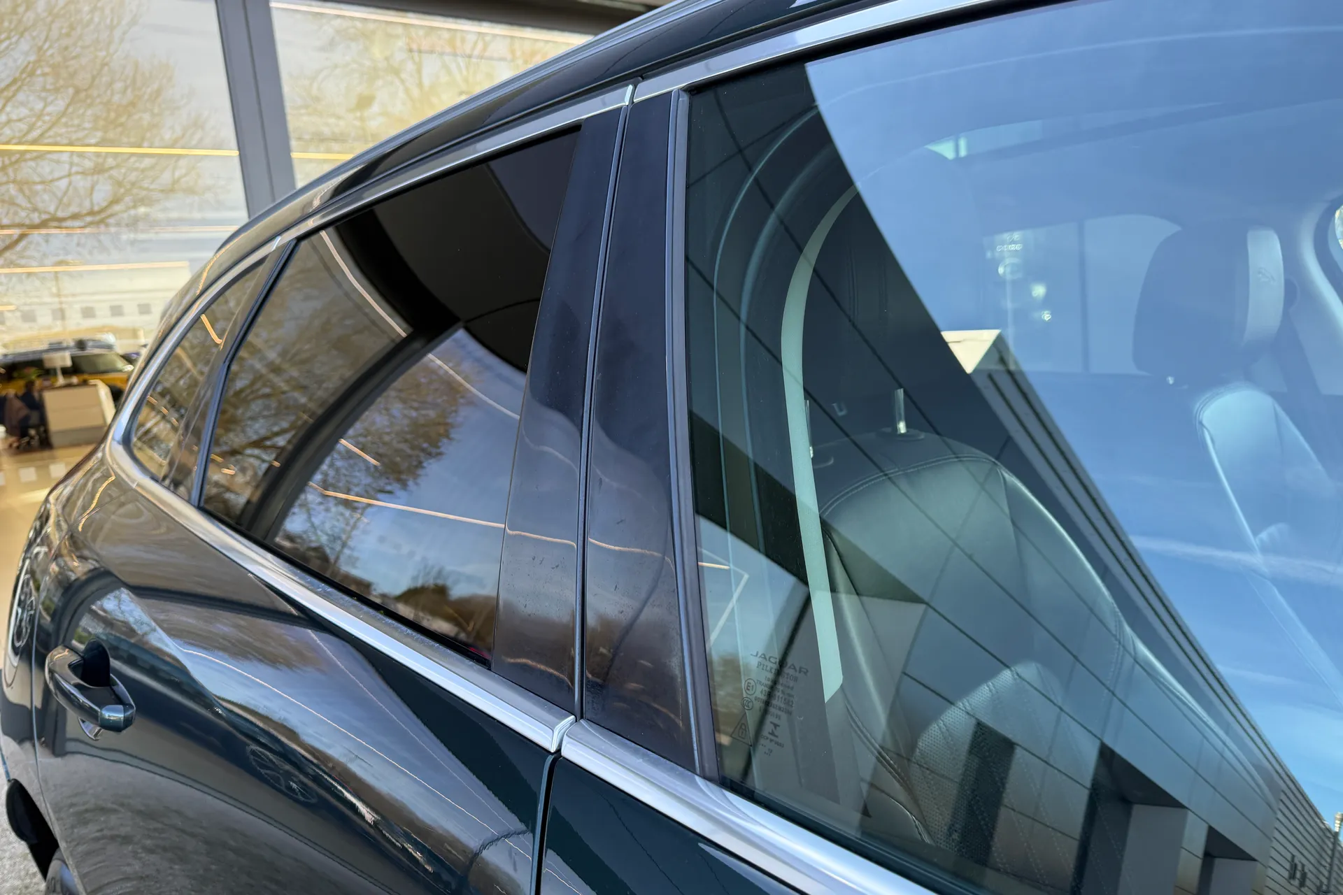 Jaguar F-PACE thumbnail image number 24