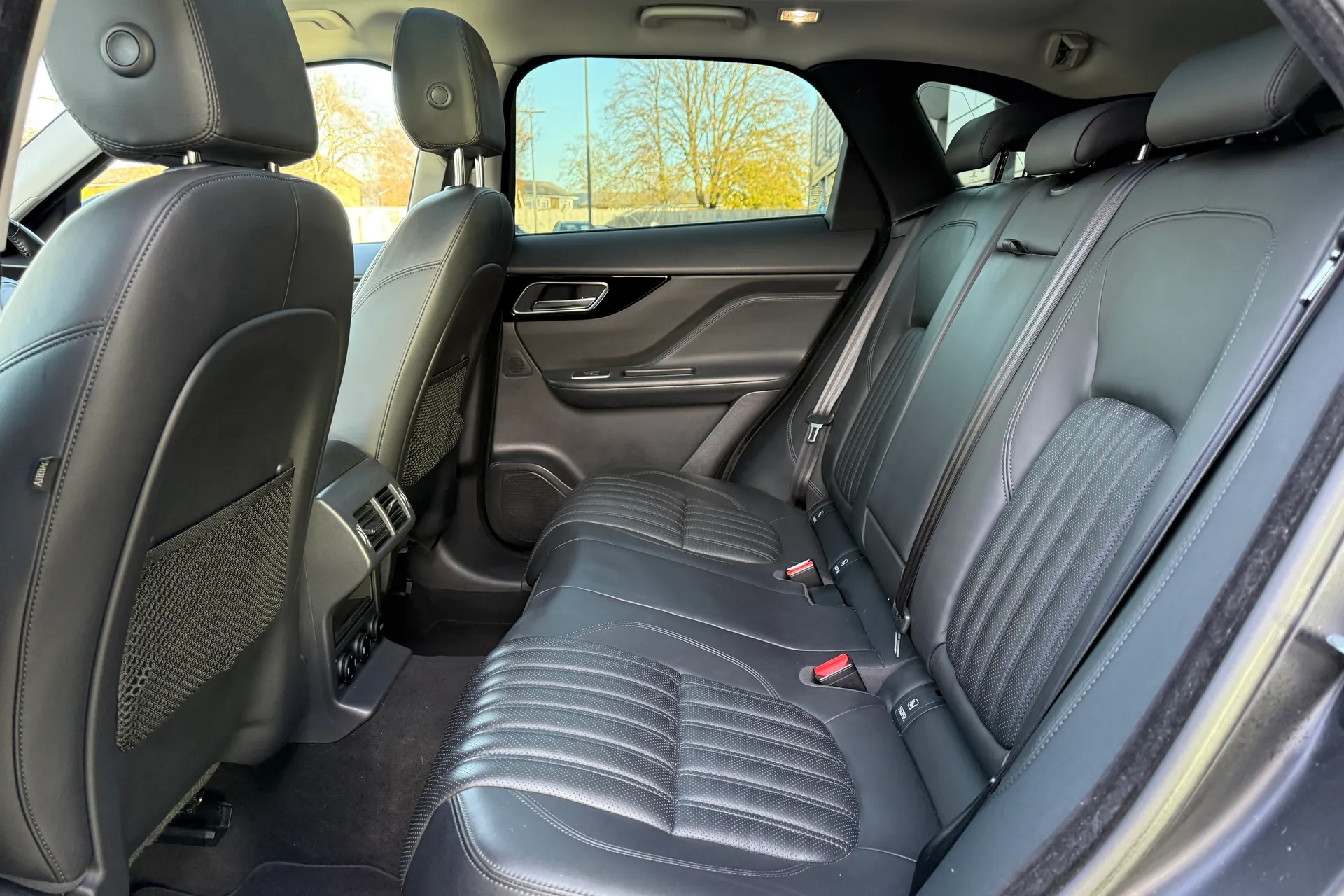 Jaguar F-PACE thumbnail image number 48