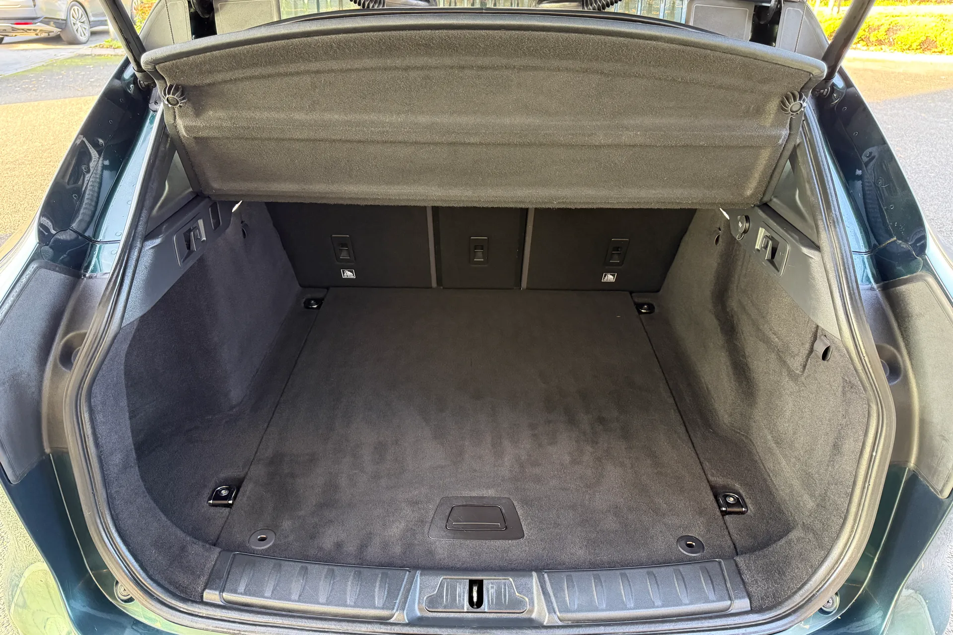 Jaguar F-PACE thumbnail image number 39