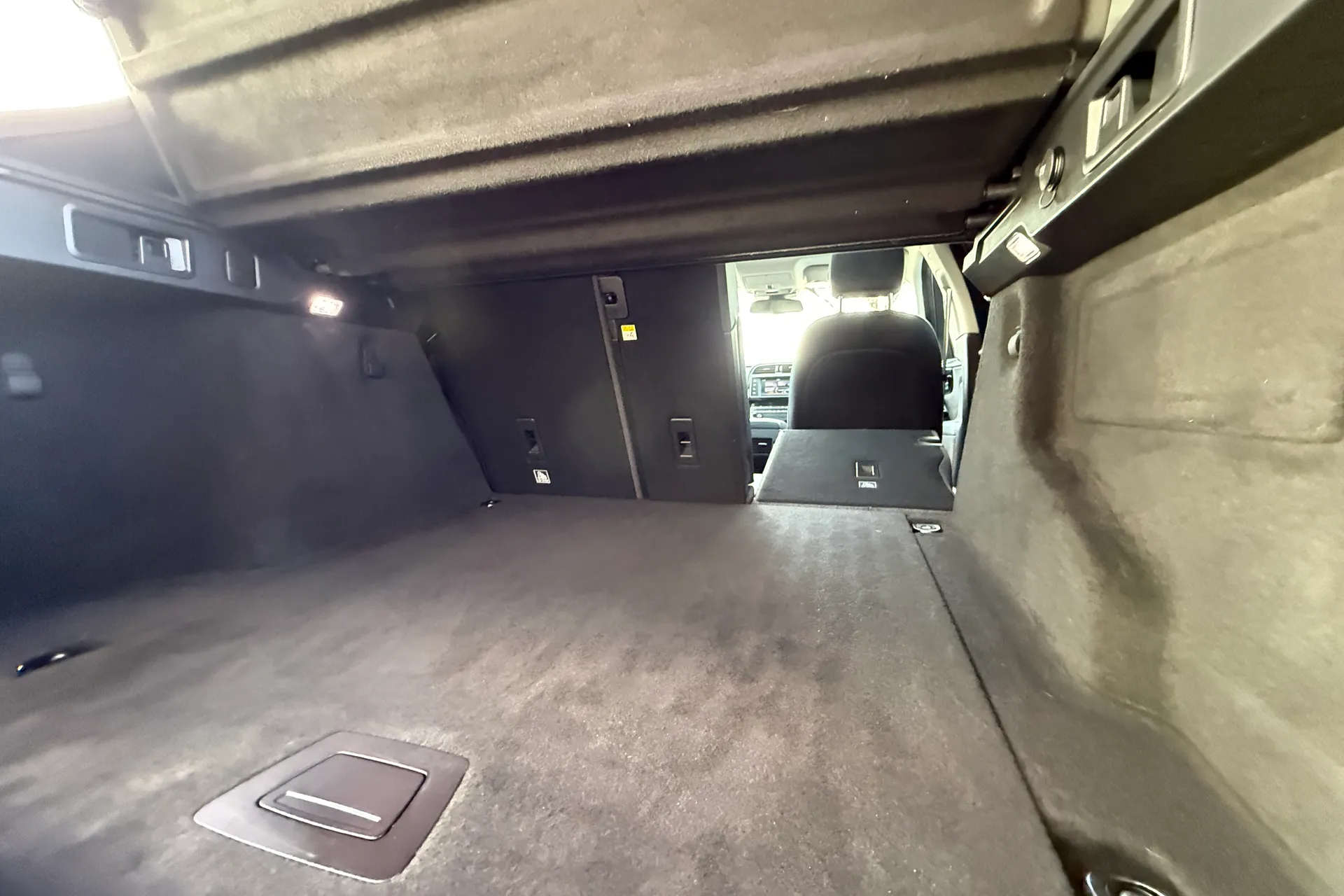 Jaguar F-PACE thumbnail image number 43