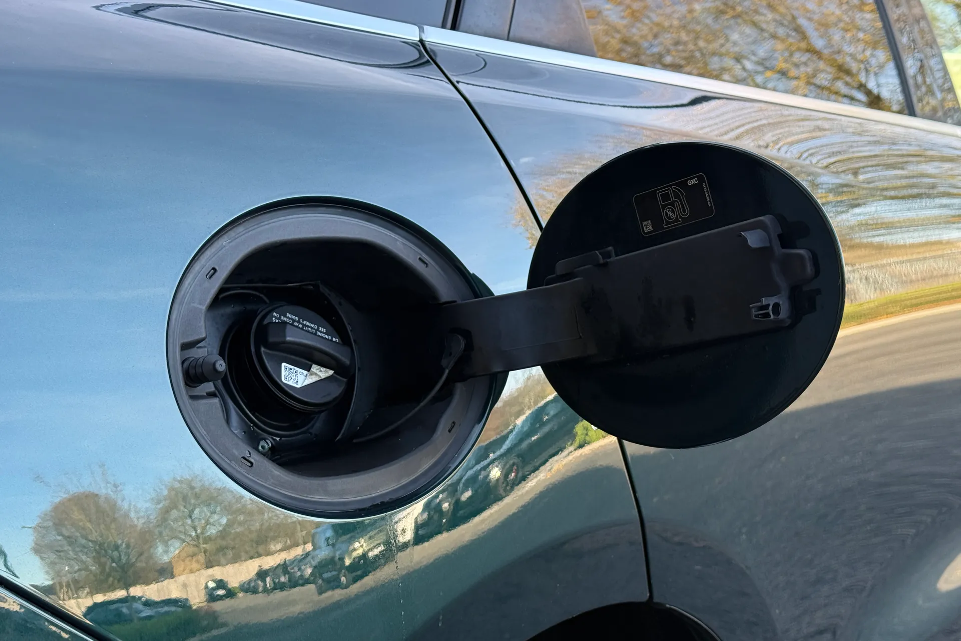 Jaguar F-PACE thumbnail image number 38