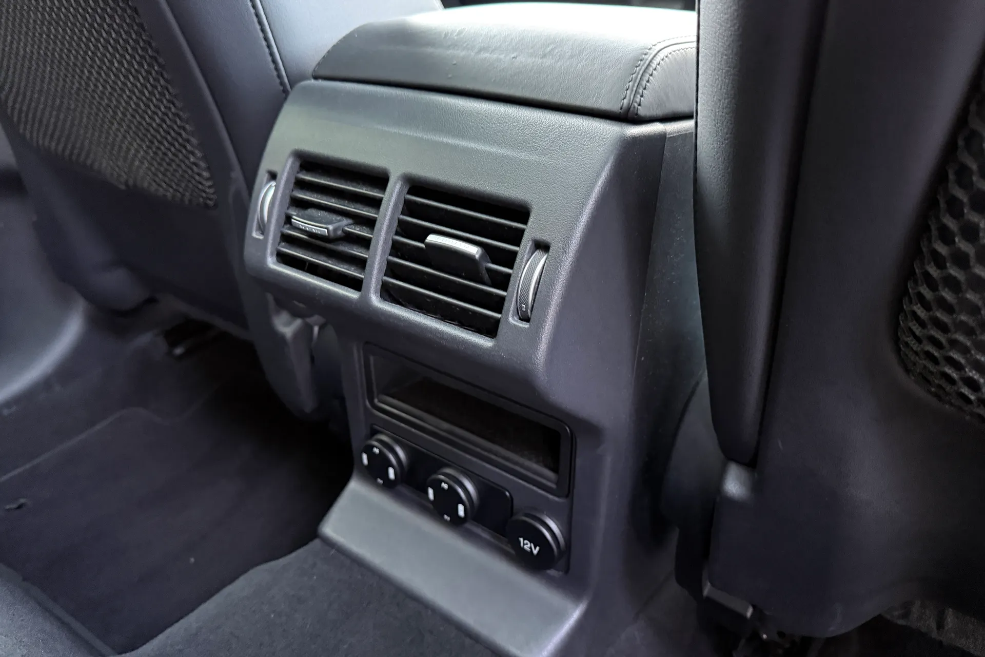 Jaguar F-PACE thumbnail image number 34