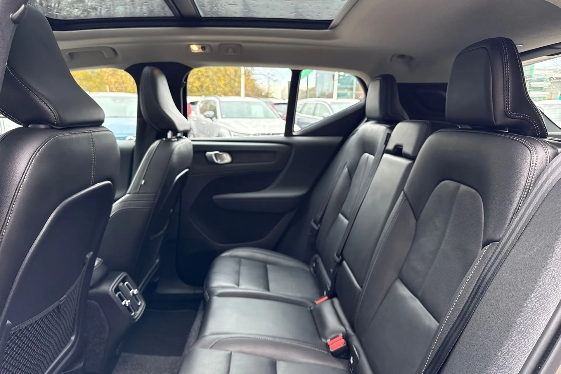 Volvo XC40 thumbnail image number 30