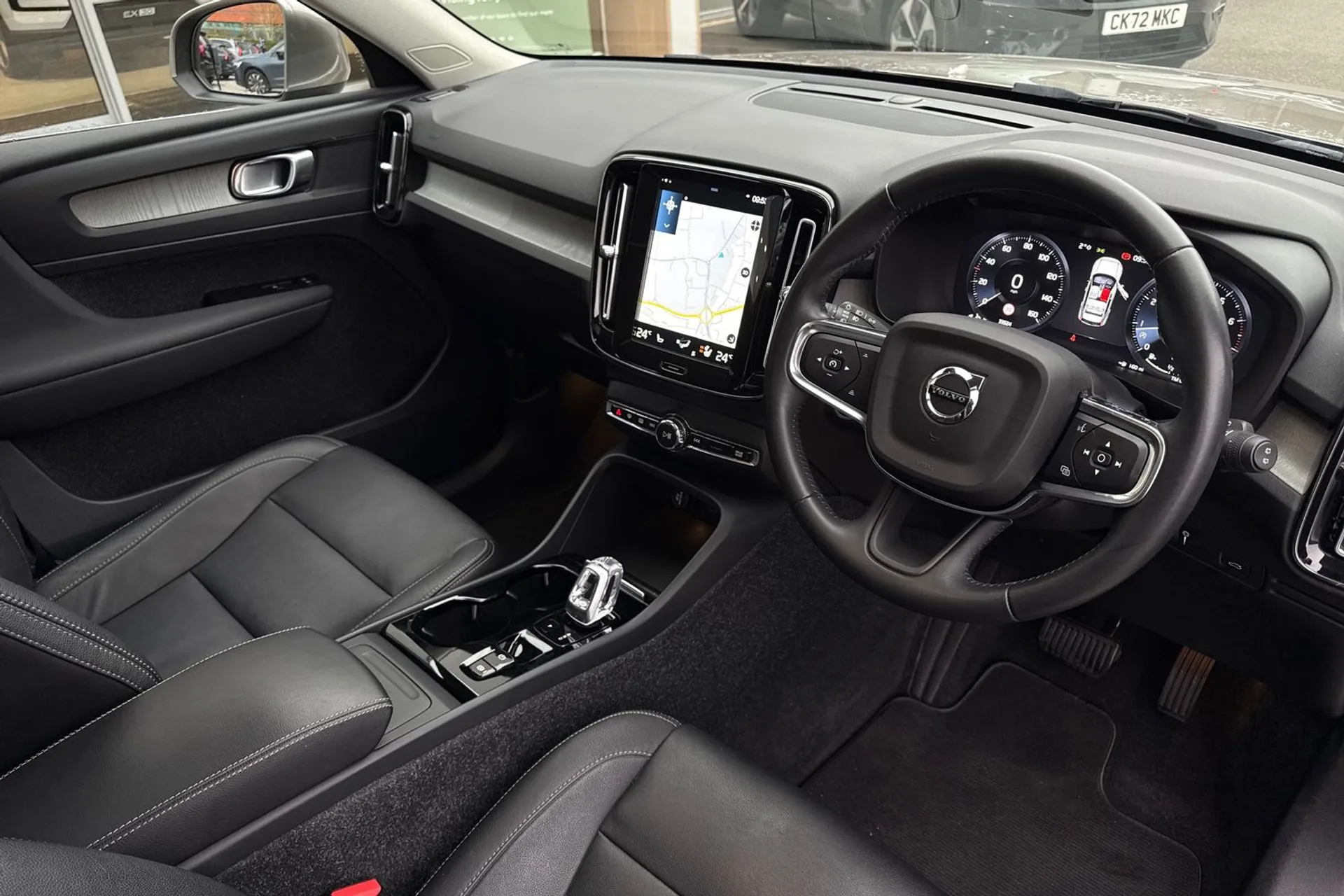 Volvo XC40 thumbnail image number 6