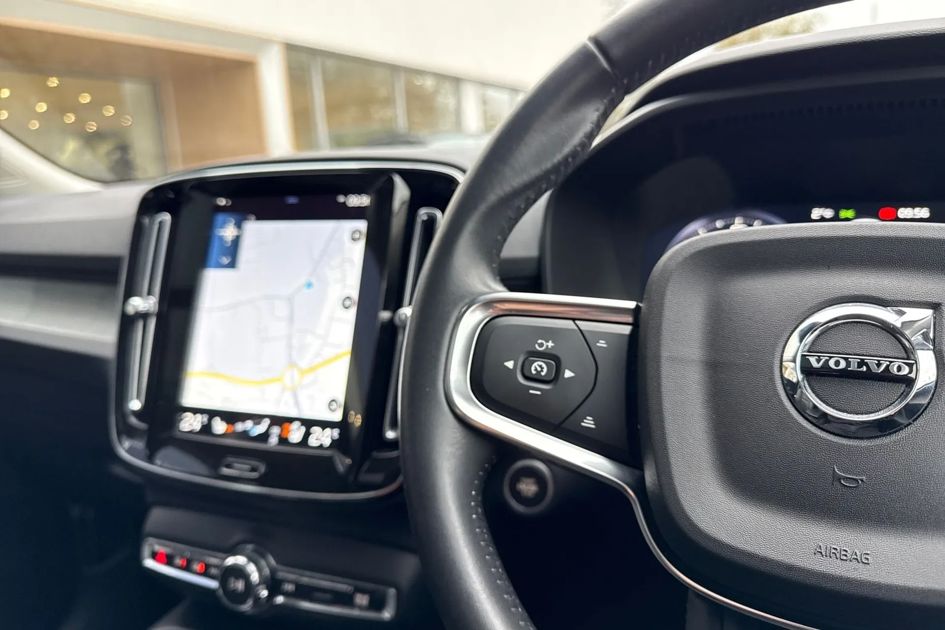 Volvo XC40 thumbnail image number 36