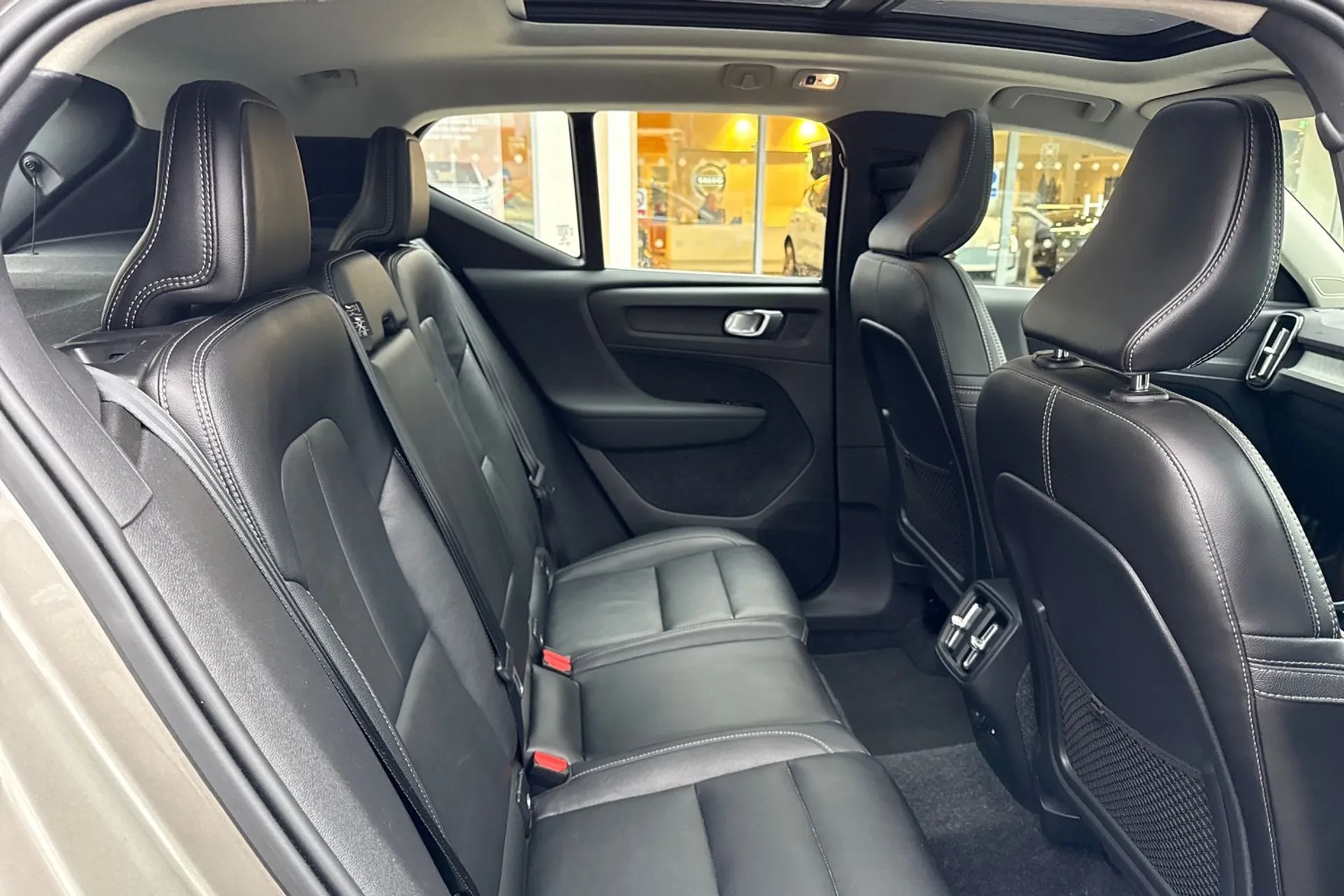 Volvo XC40 thumbnail image number 23