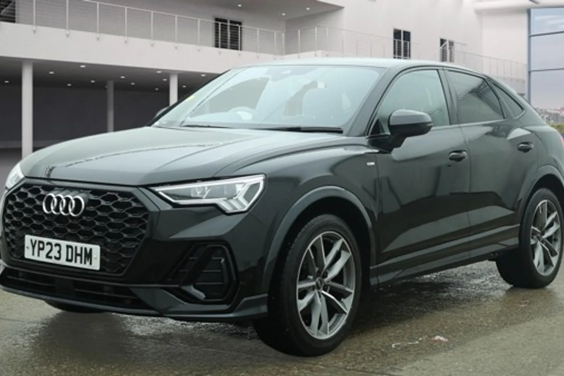 Audi Q3 thumbnail image number 3