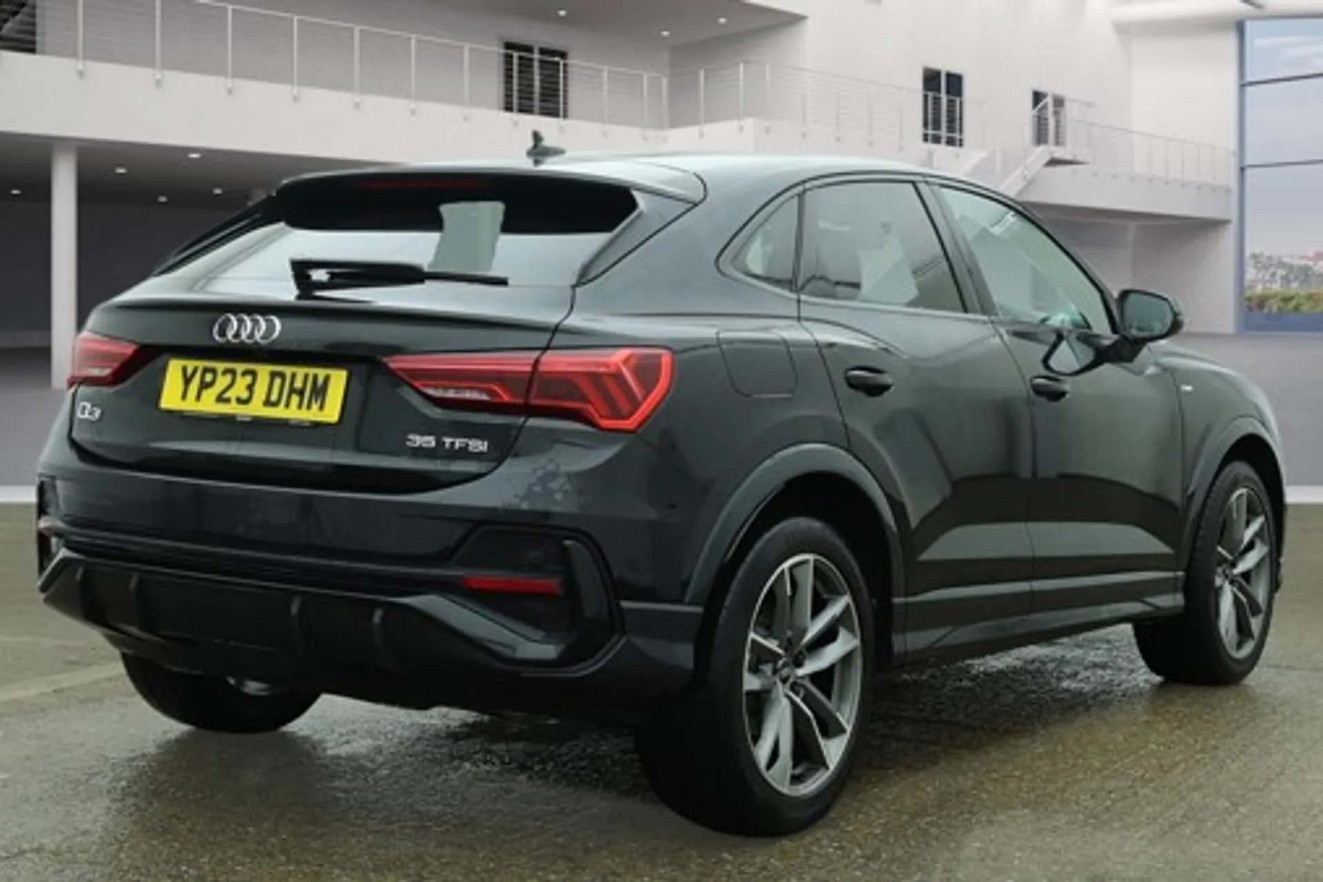 Audi Q3 thumbnail image number 4