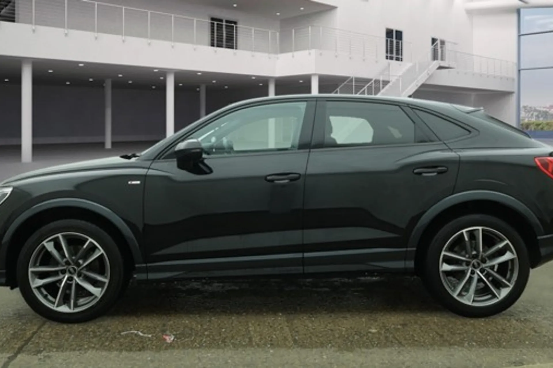 Audi Q3 thumbnail image number 6