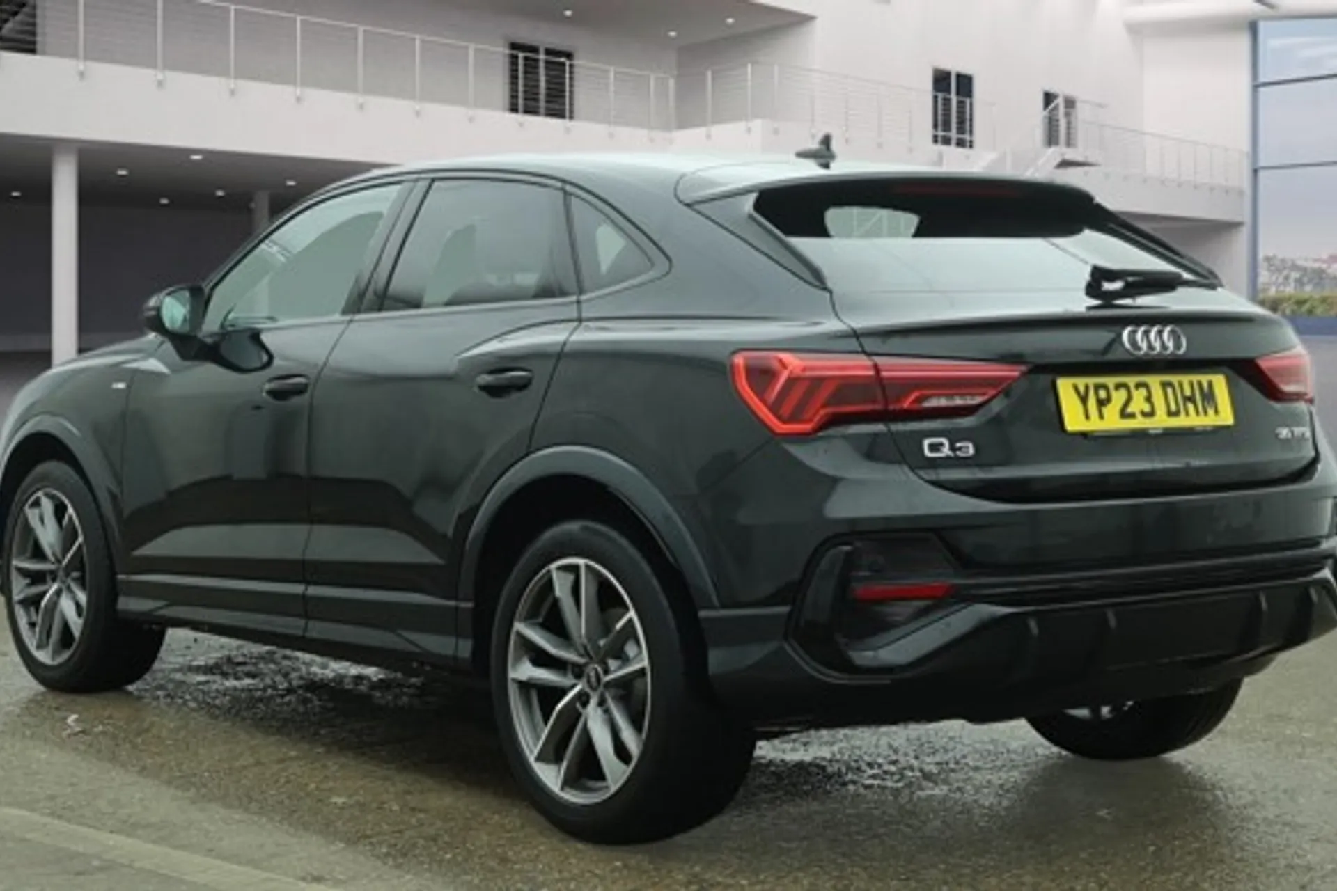 Audi Q3 thumbnail image number 5