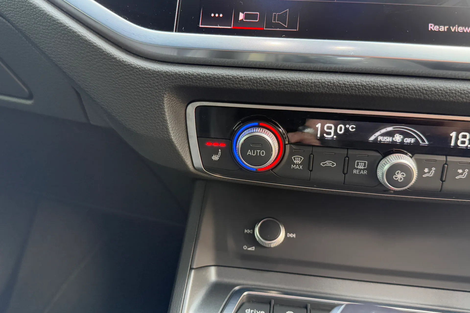 Audi Q3 thumbnail image number 59