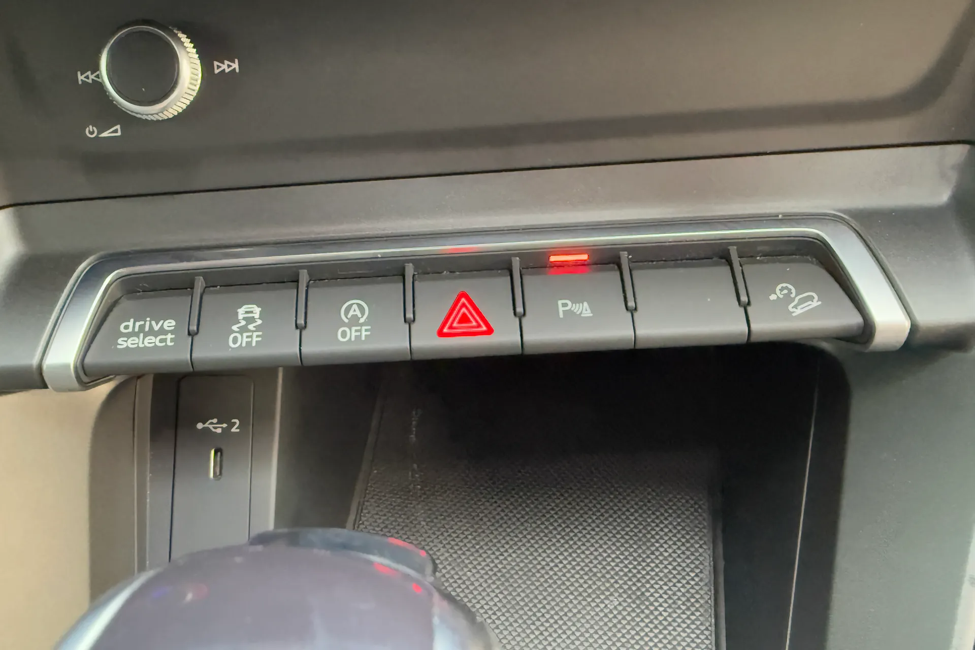 Audi Q3 thumbnail image number 60