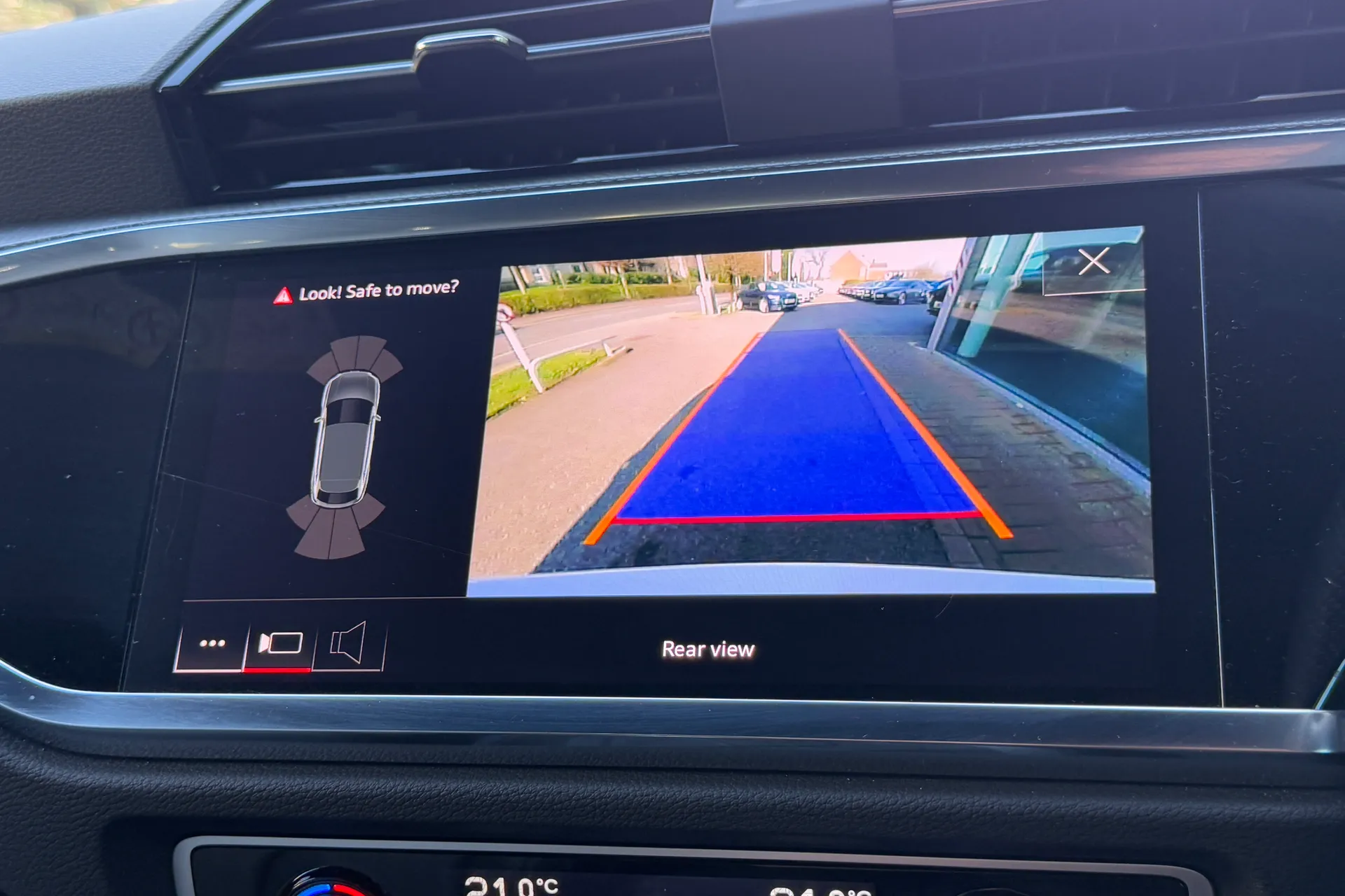 Audi Q3 thumbnail image number 5