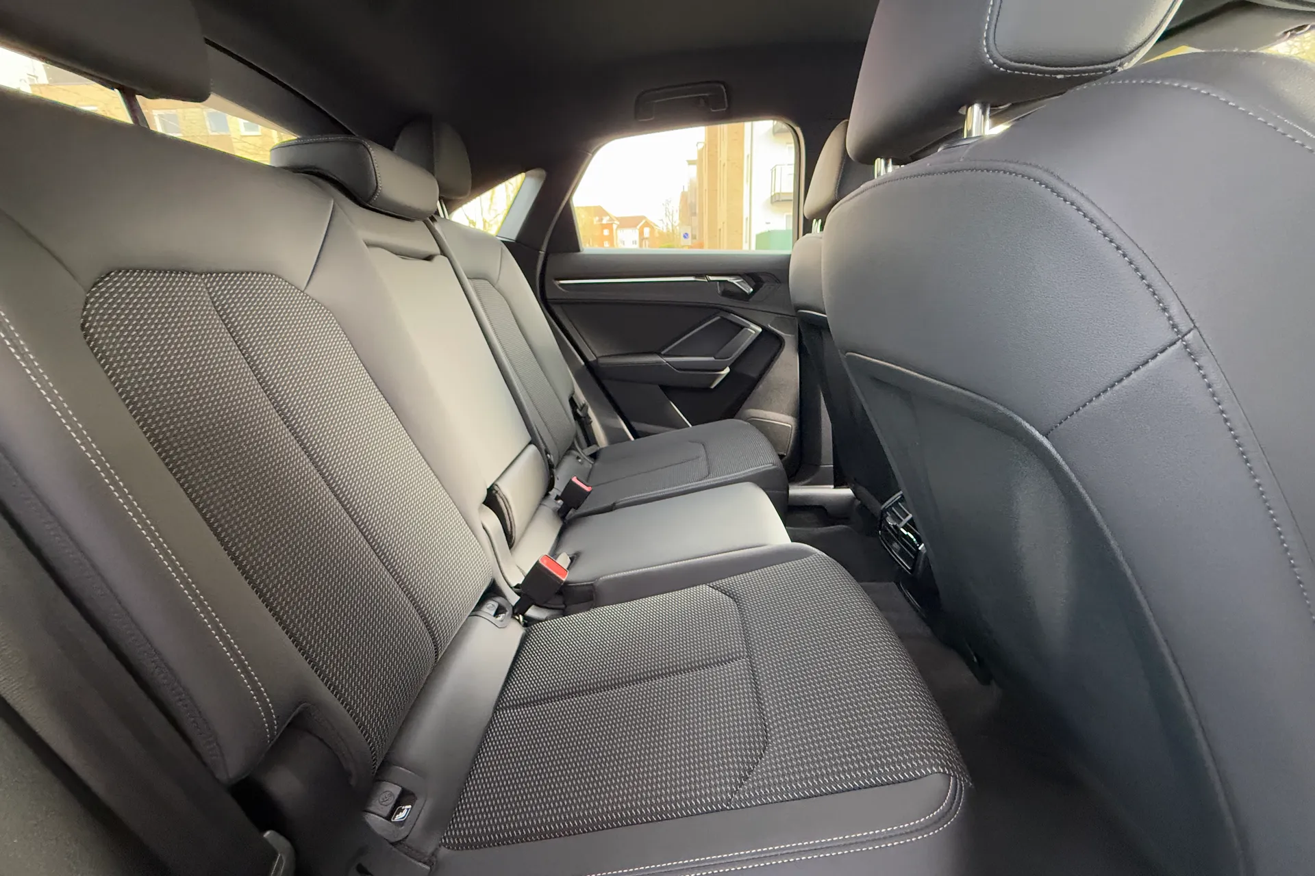 Audi Q3 thumbnail image number 36