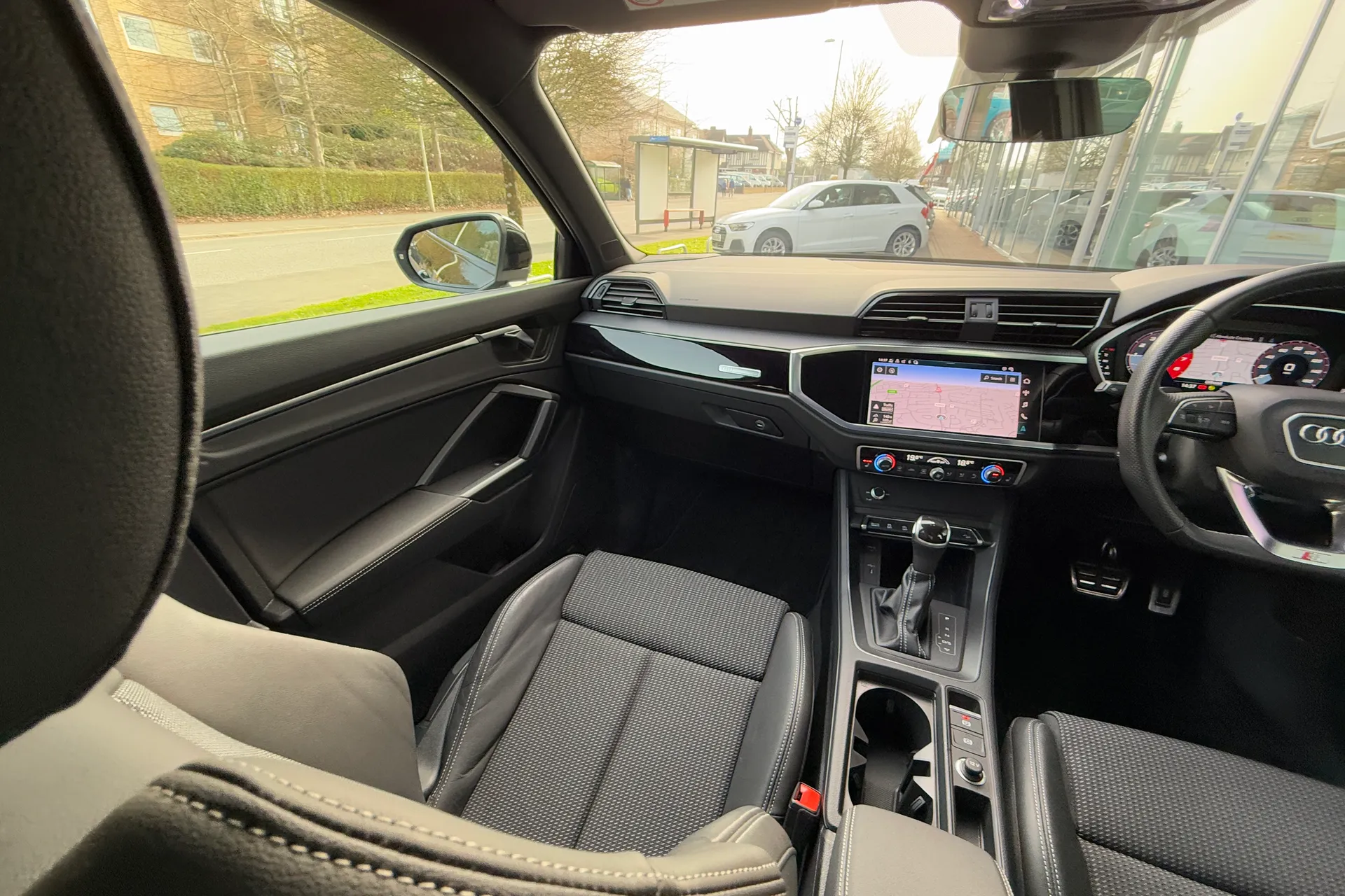 Audi Q3 thumbnail image number 43