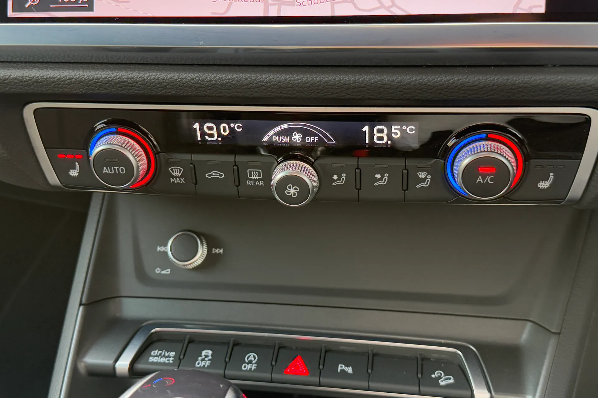 Audi Q3 thumbnail image number 32