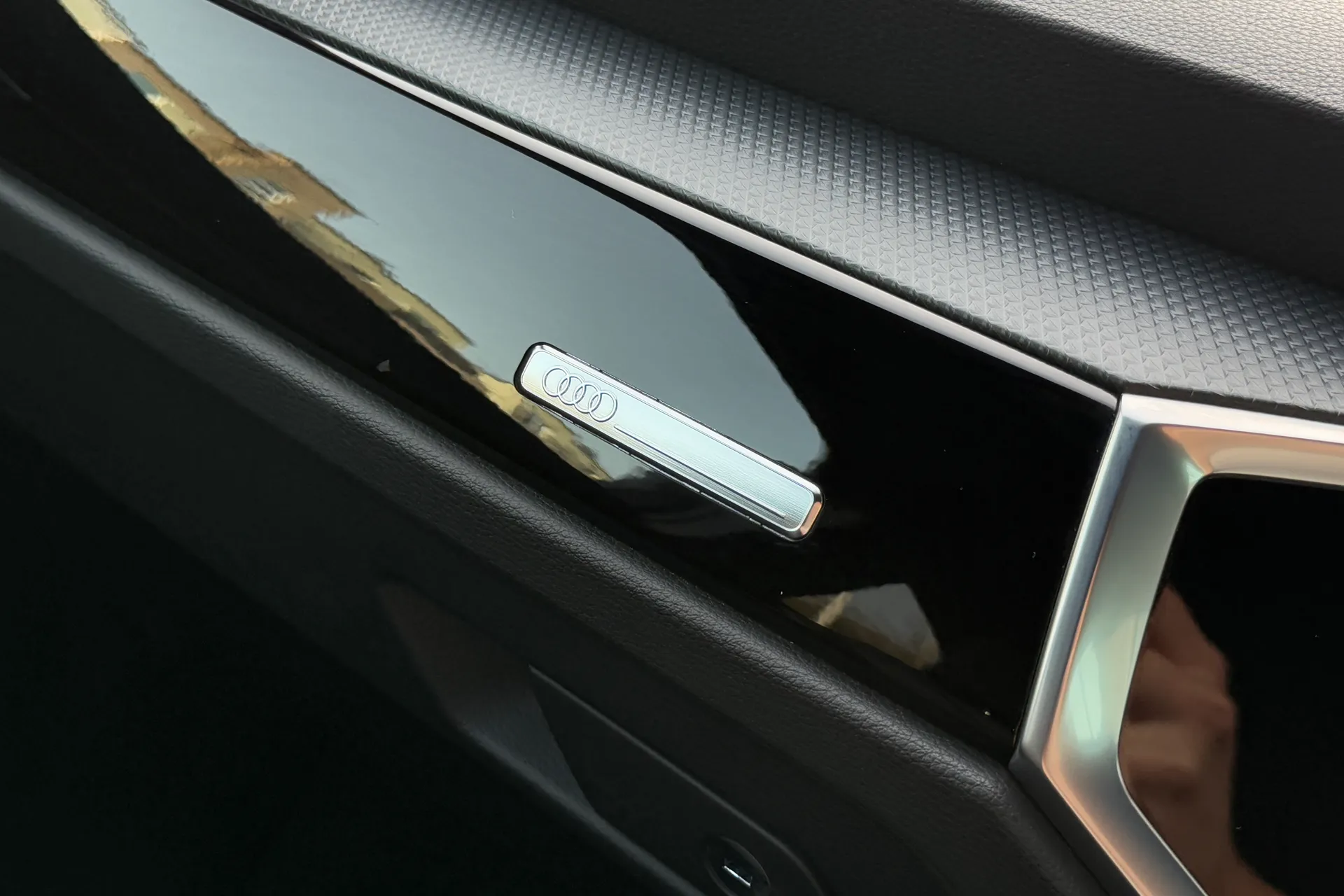 Audi Q3 thumbnail image number 24