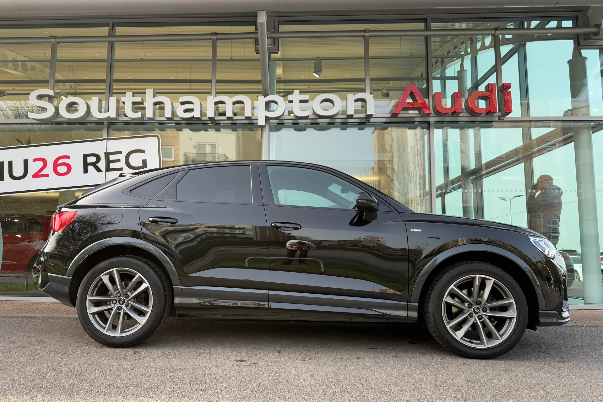 Audi Q3 thumbnail image number 2