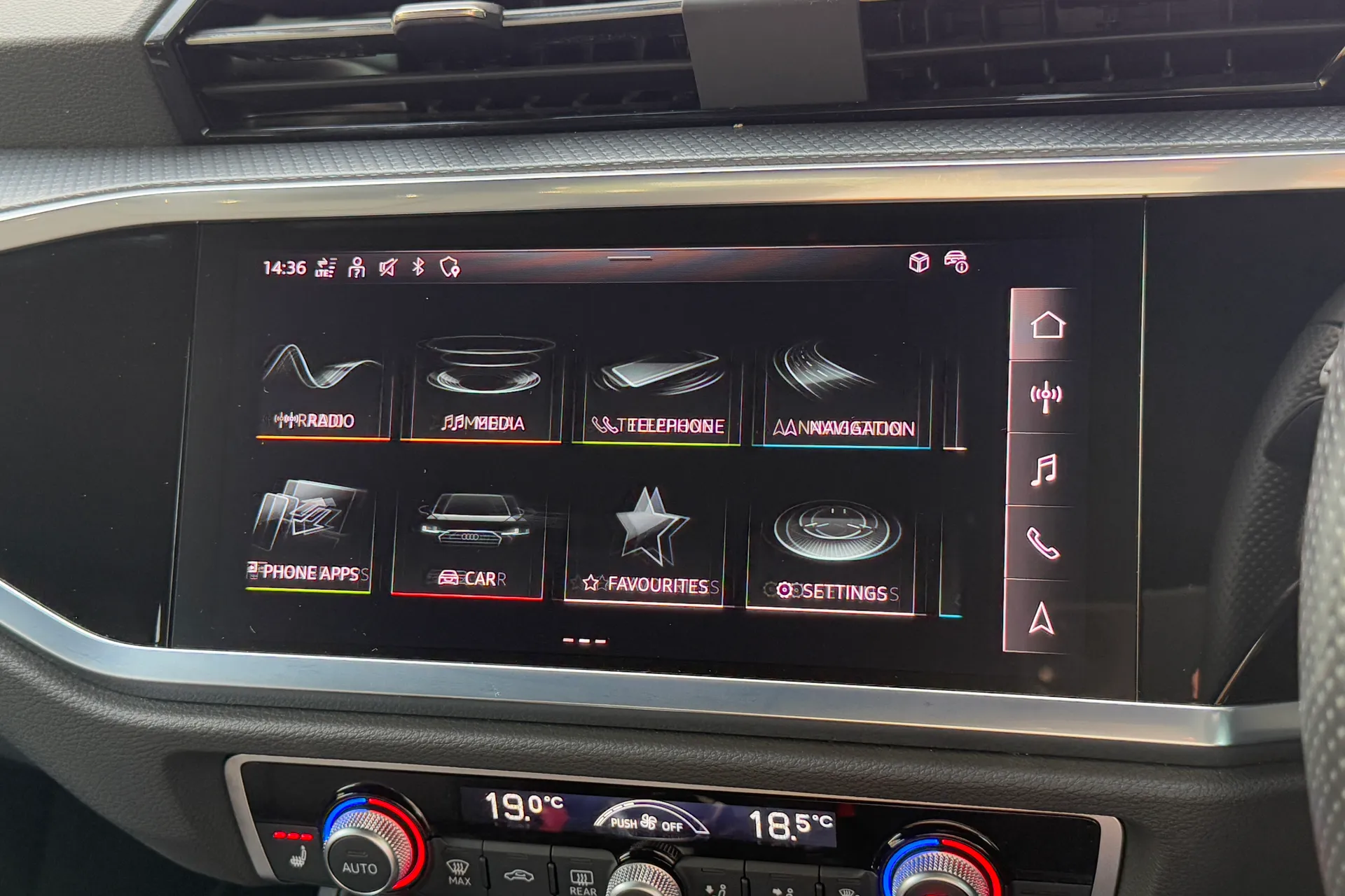 Audi Q3 thumbnail image number 23