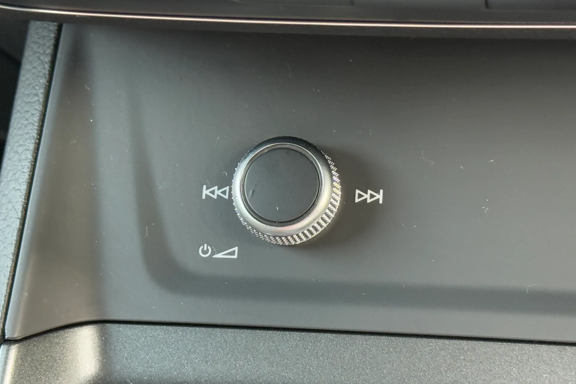 Audi Q3 thumbnail image number 18