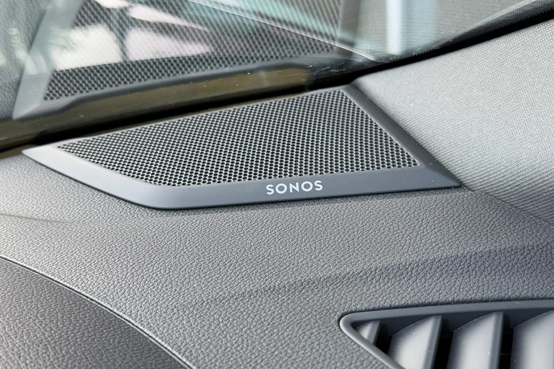 Audi Q3 thumbnail image number 7