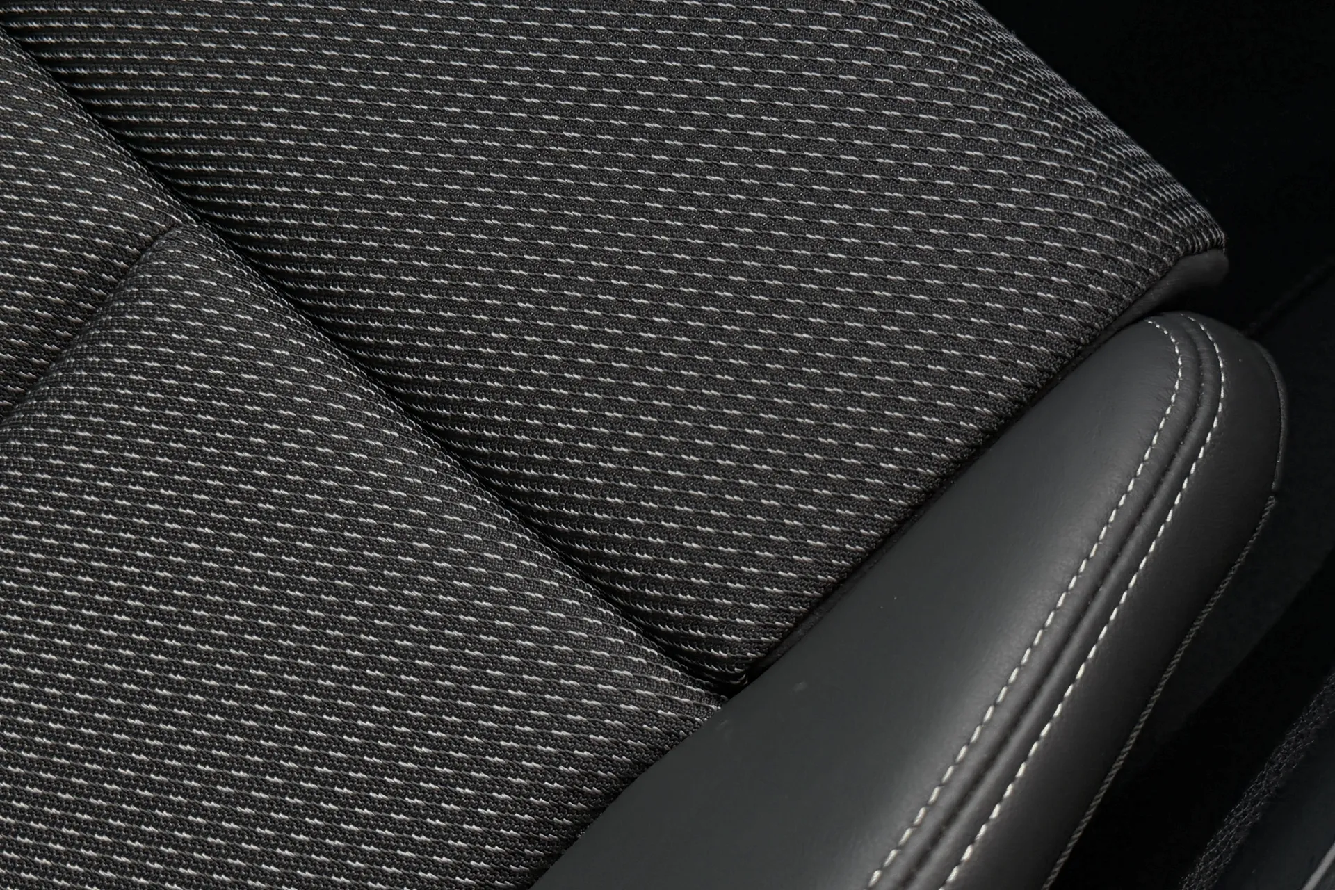 Audi Q3 thumbnail image number 25