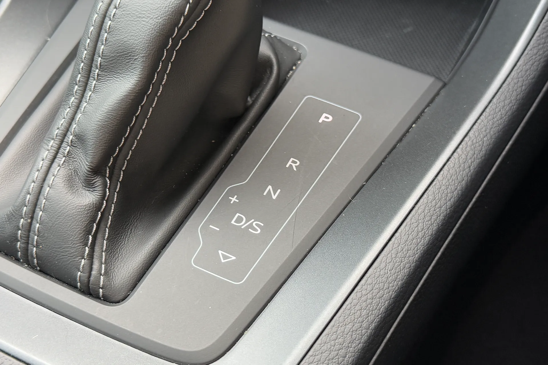 Audi Q3 thumbnail image number 27